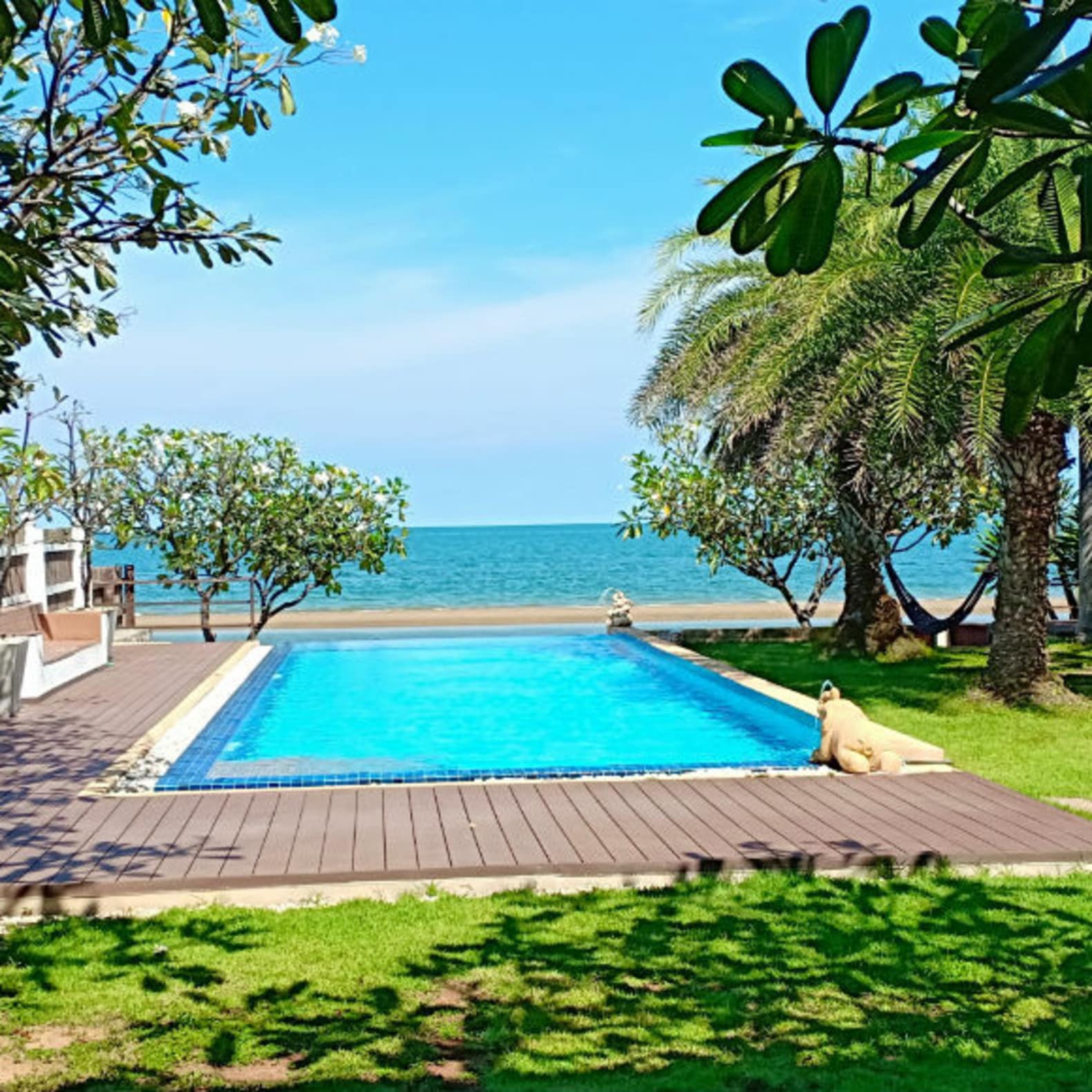 Jardin avec piscine face à la mer, location maison piscine Espagne