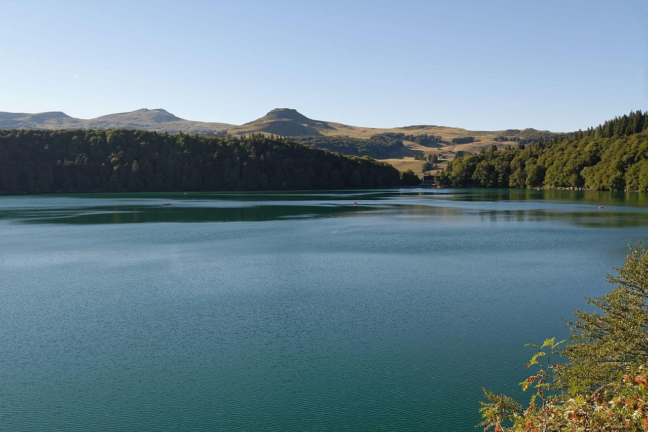 Le lac Pavin, by Marie-Lan Nguyen