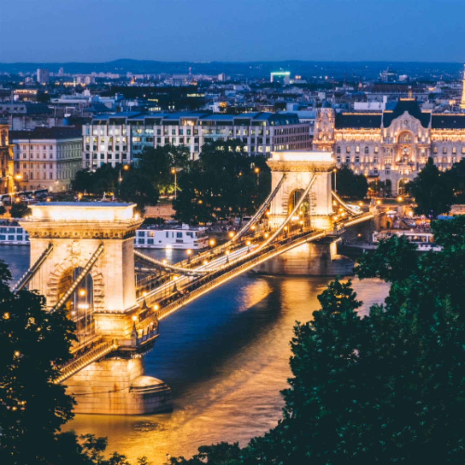 Vue nocturne sur Budapest