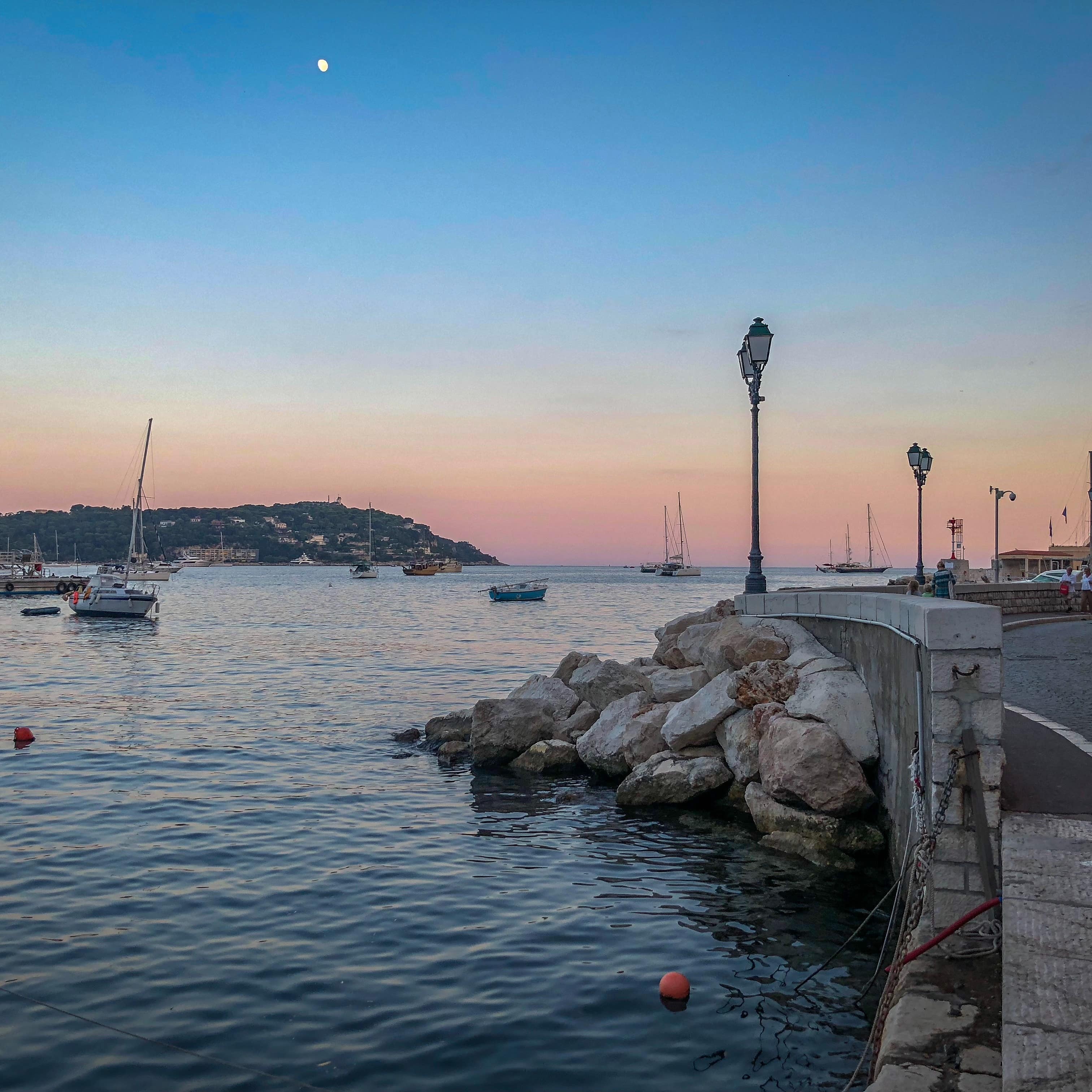Admirez les pépites de nature et d’authenticité de la Côte d’Azur grâce à la location de villa en France avec piscine