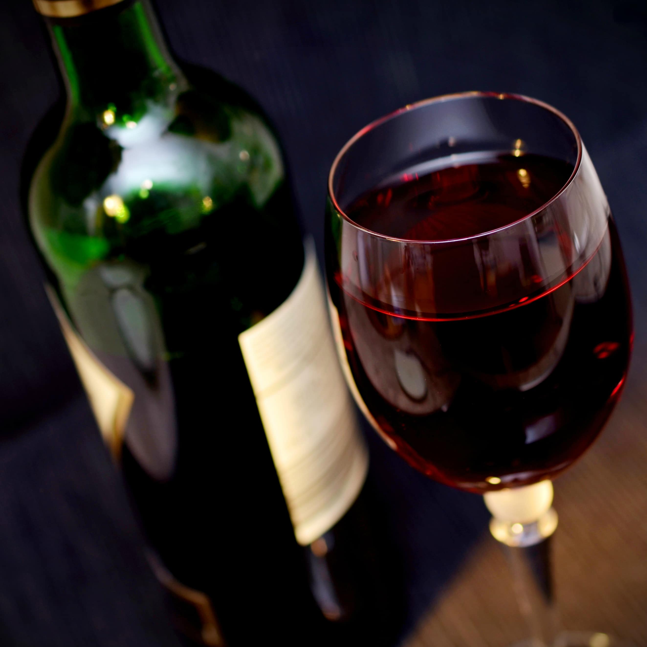 Verre et bouteille de vin