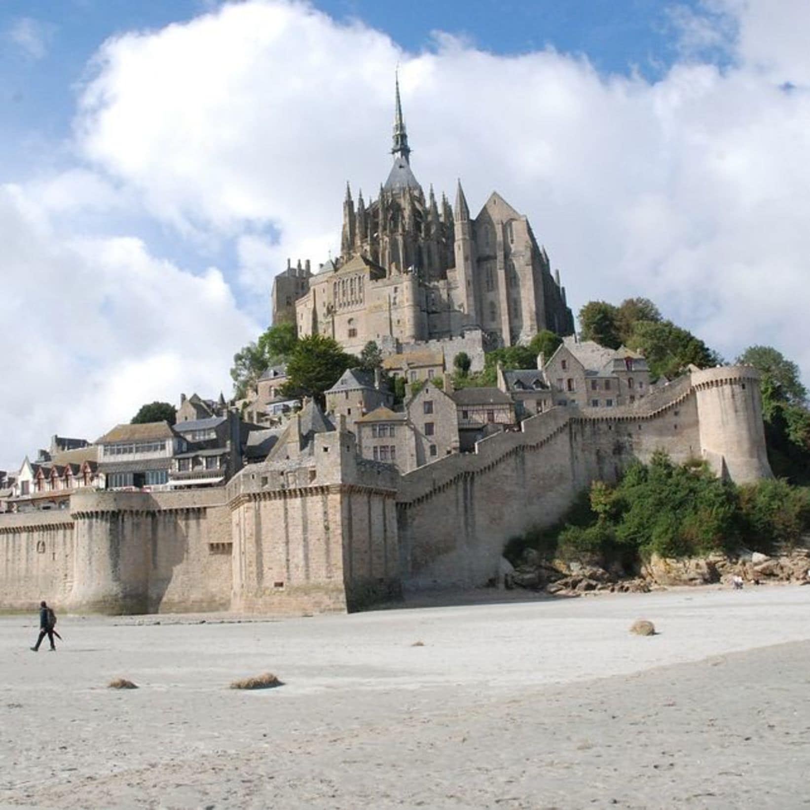 Et pourquoi ne pas profiter de la location de maison en Normandie pour visiter le Mont Saint-Michel ?