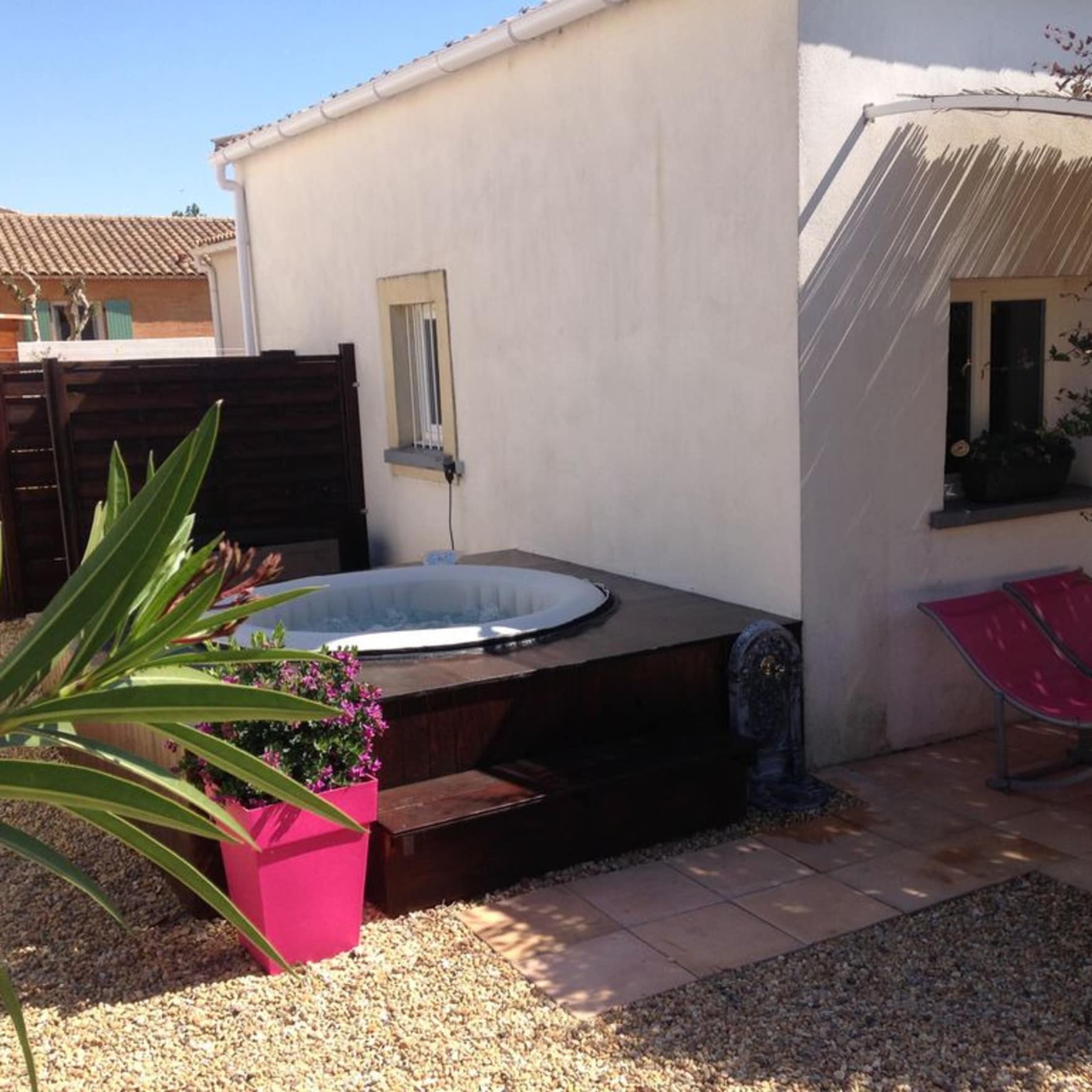 Villa avec jacuzzi au soleil