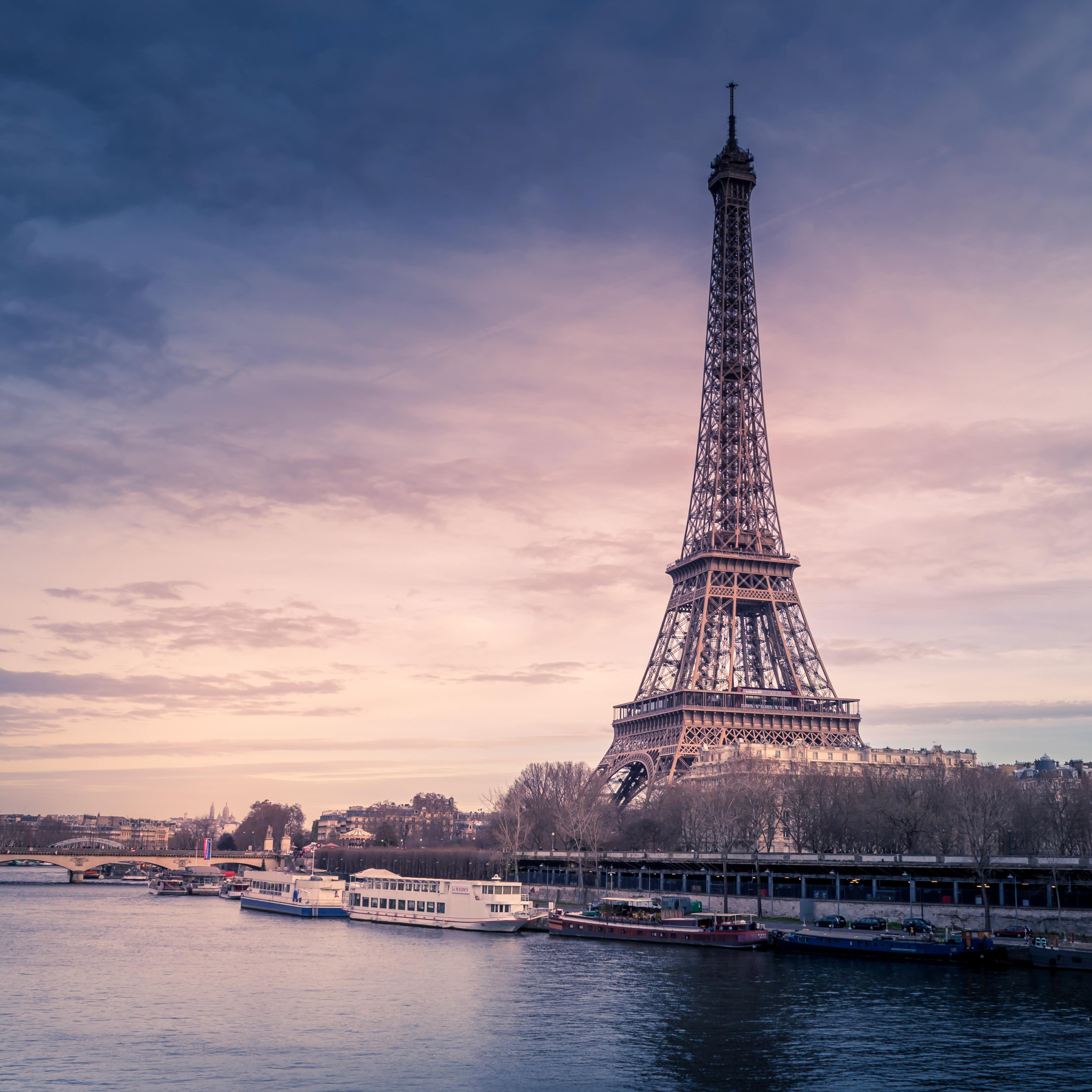 Optez pour la location de villa en France avec piscine et explorez Paris.