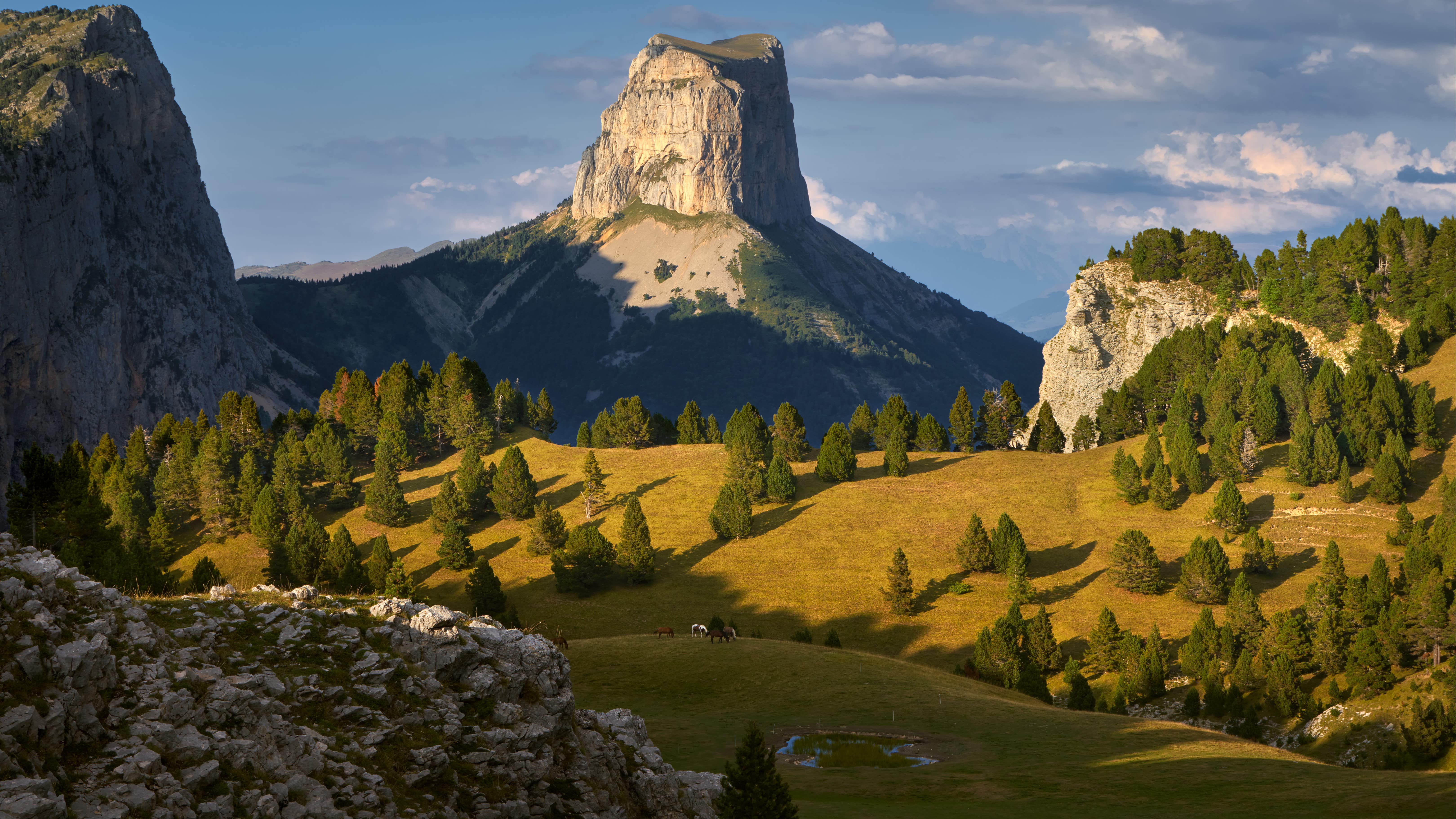 Le mont Aiguille sur les hauts plateaux du Parc naturel du Vercors en été