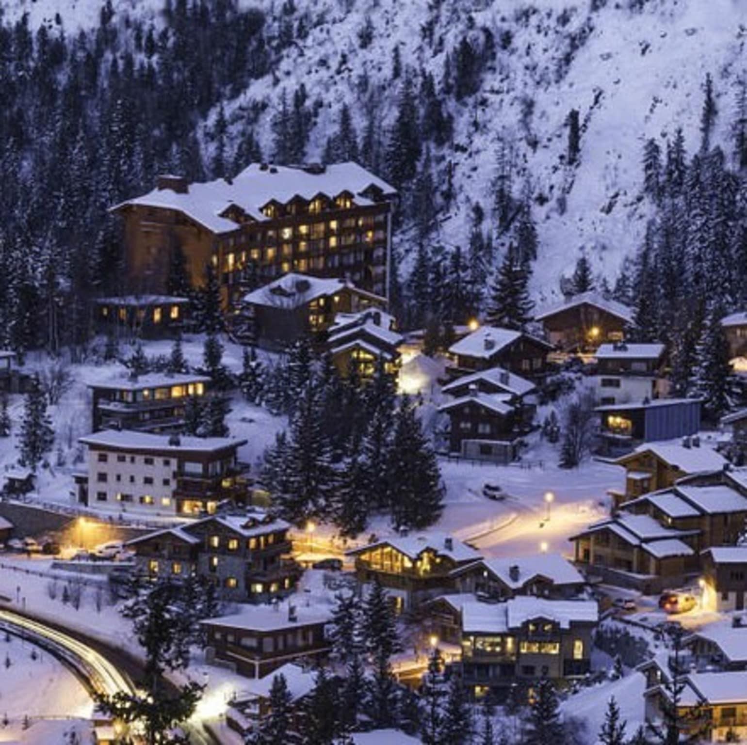 Ville enneigée, montagne, vacances pas cher en famille
