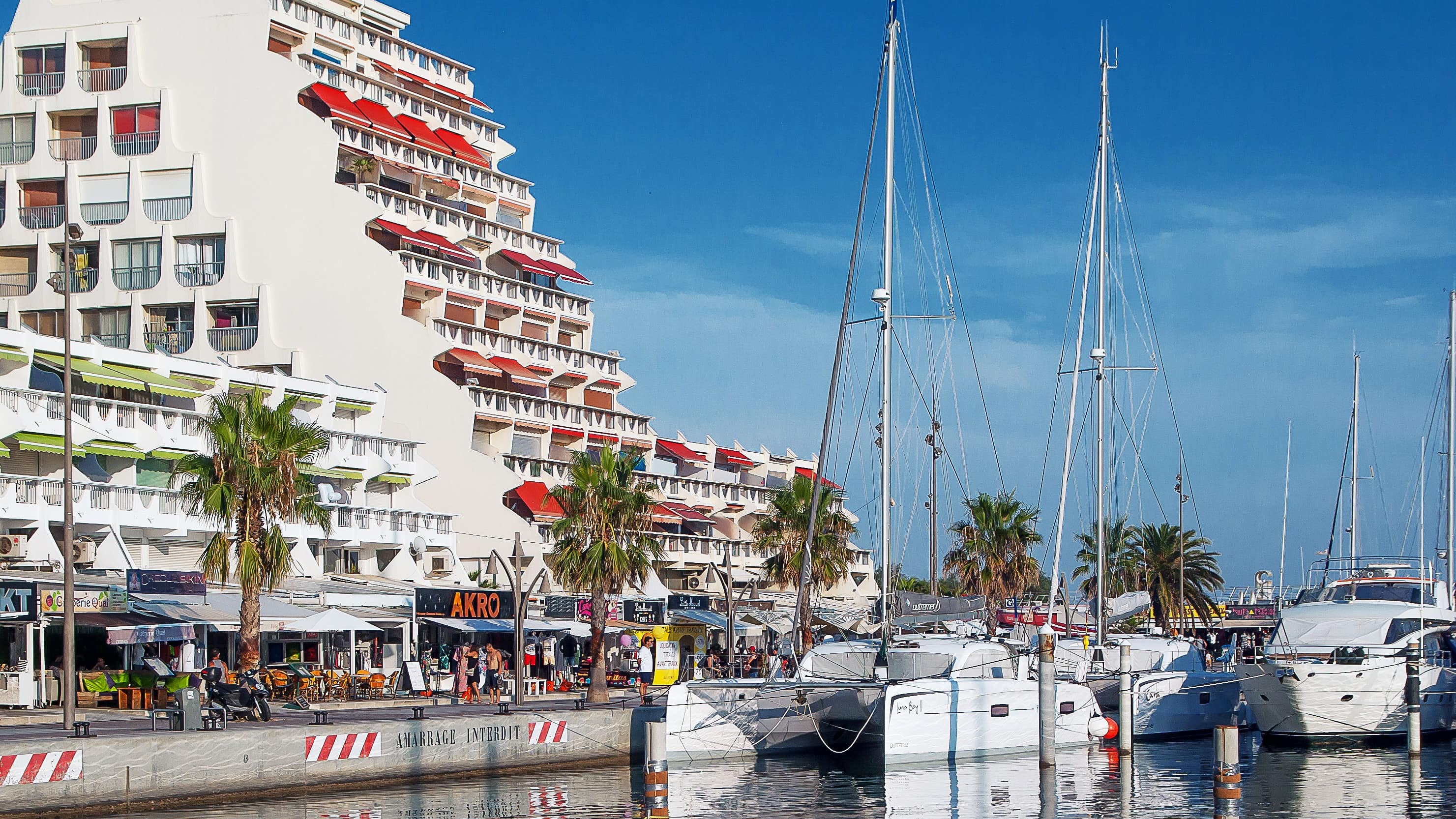 Locations de vacances à la Grande Motte, ville utopique
