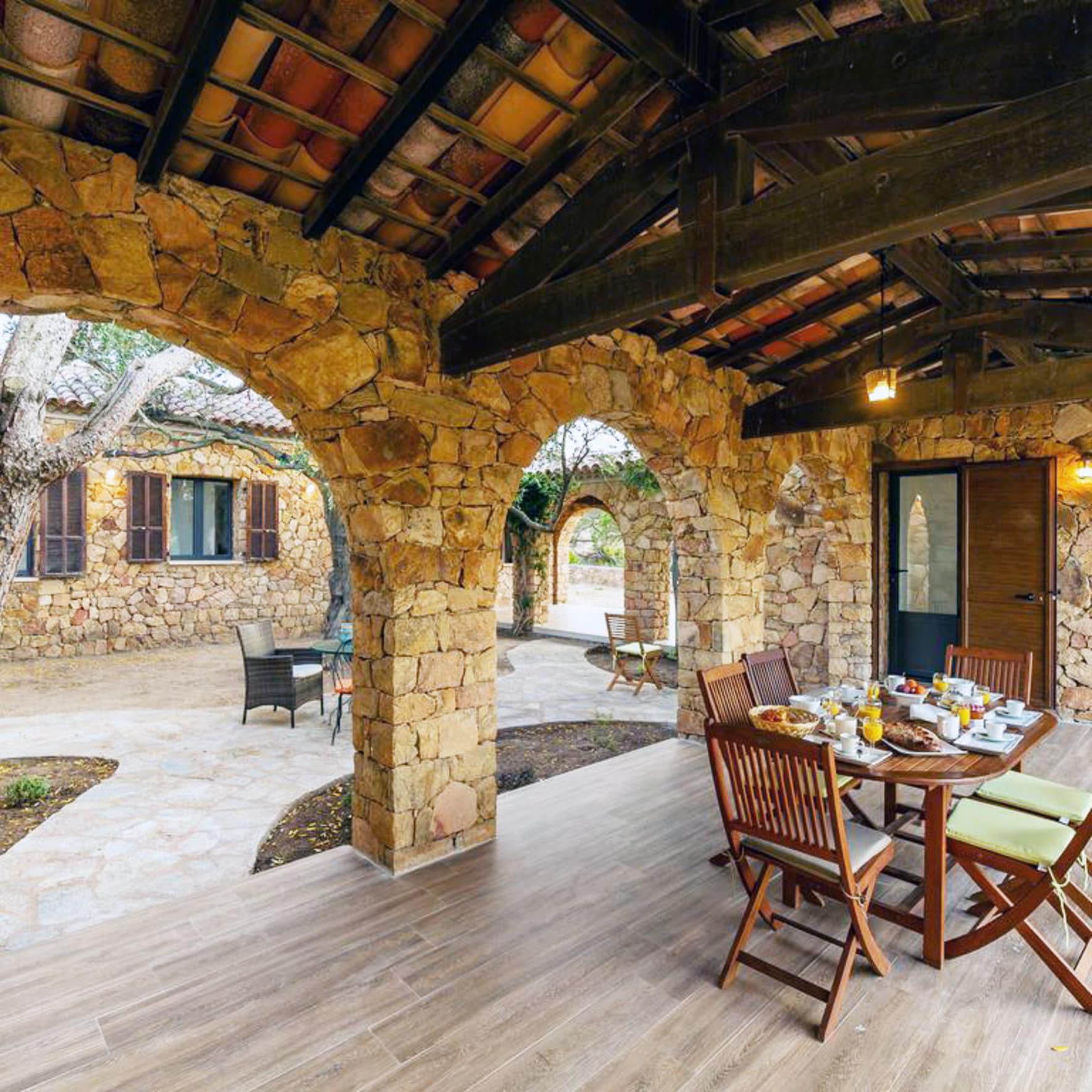 Location de vacances à Porto-Vecchio : ancienne maison typique en pierre