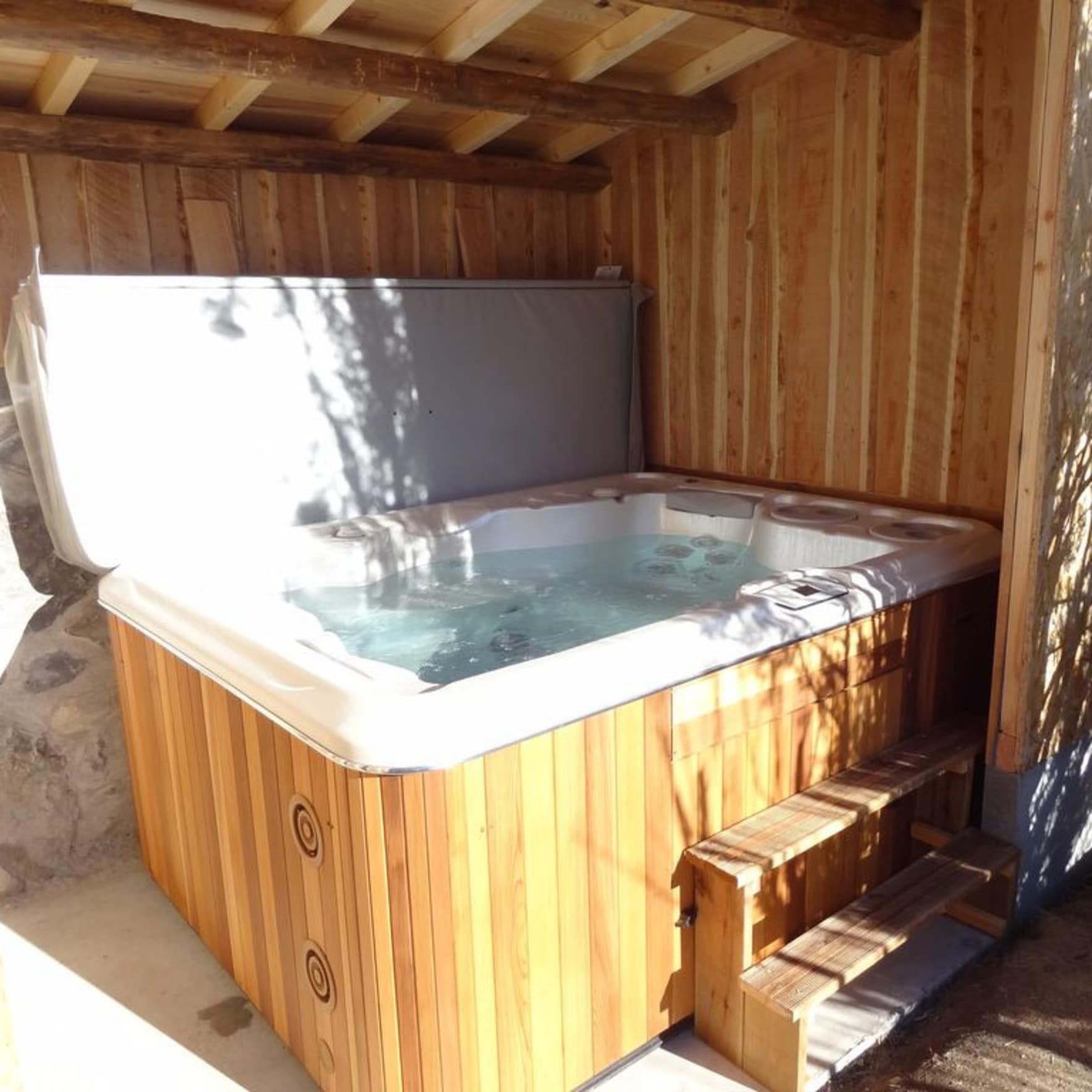 Jacuzzi privatif au soleil