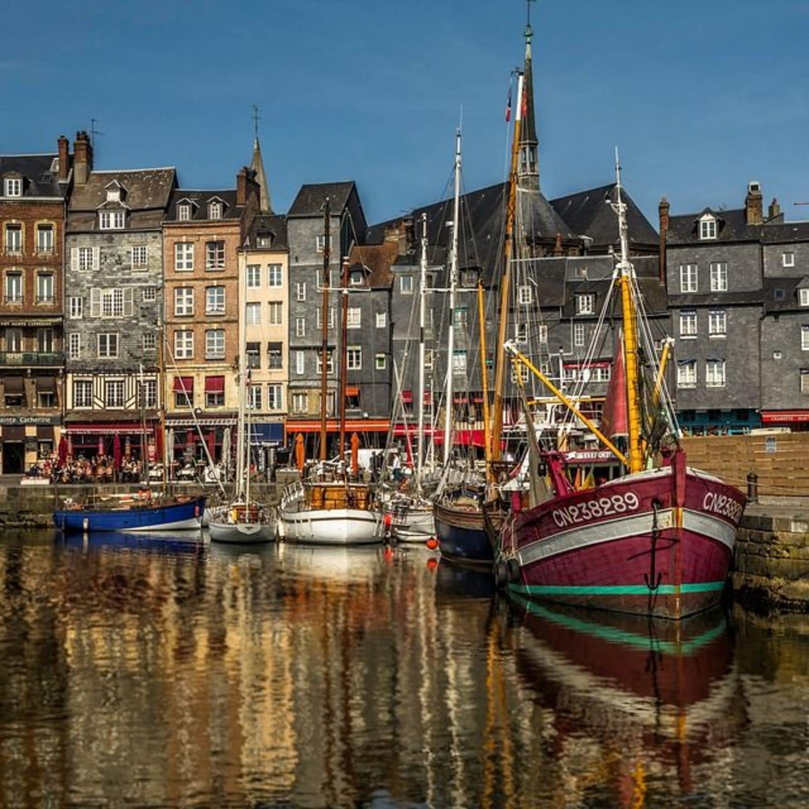 Craquez pour une maison à louer dans le Calvados et détendez-vous dans le cadre pittoresque de Honfleur.