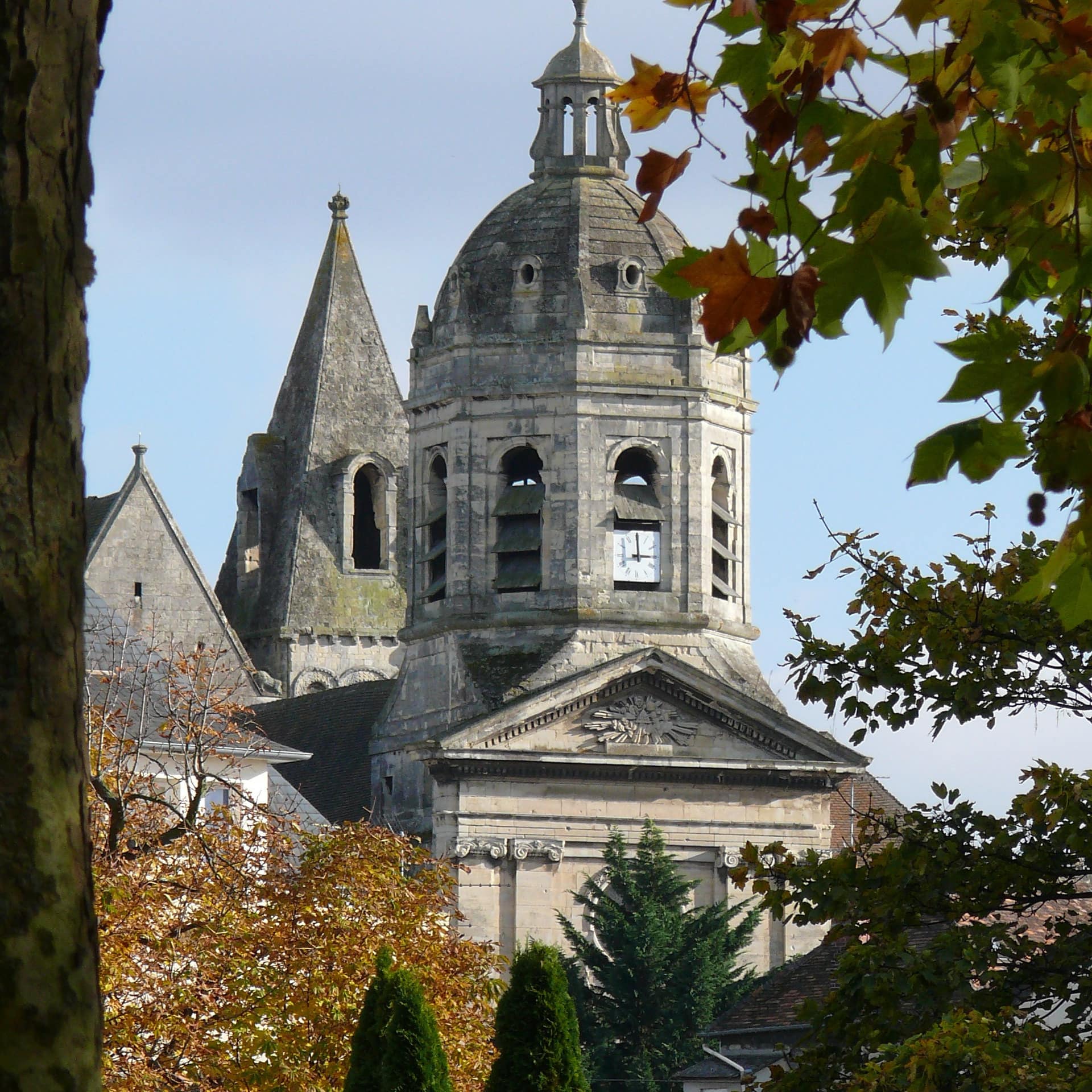 Découvrez les plus beaux recoins de la ville grâce à la location de maison à Caen.