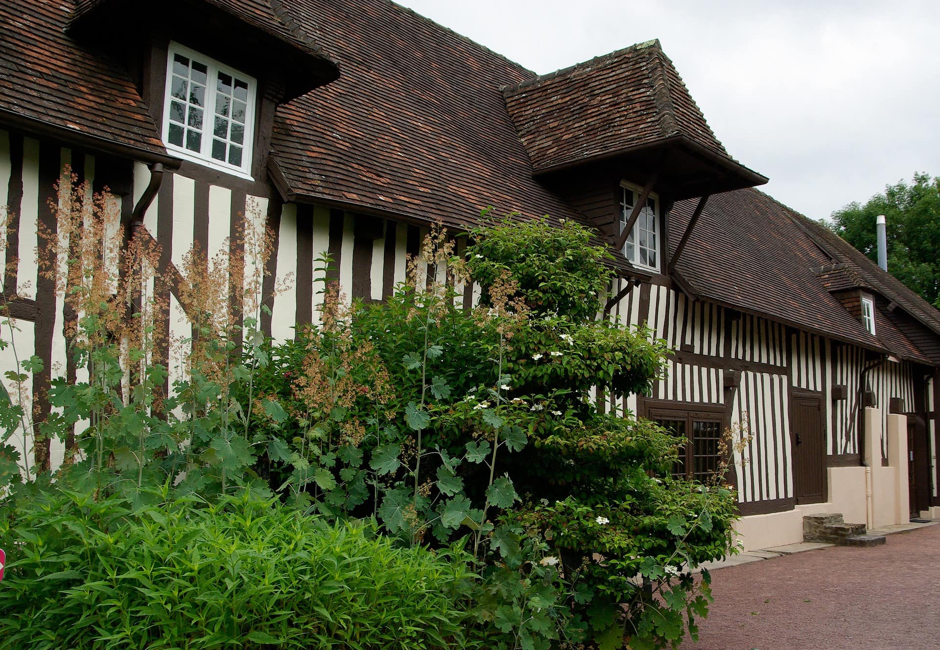 Les maisons à colombage, typique de Normandie.
