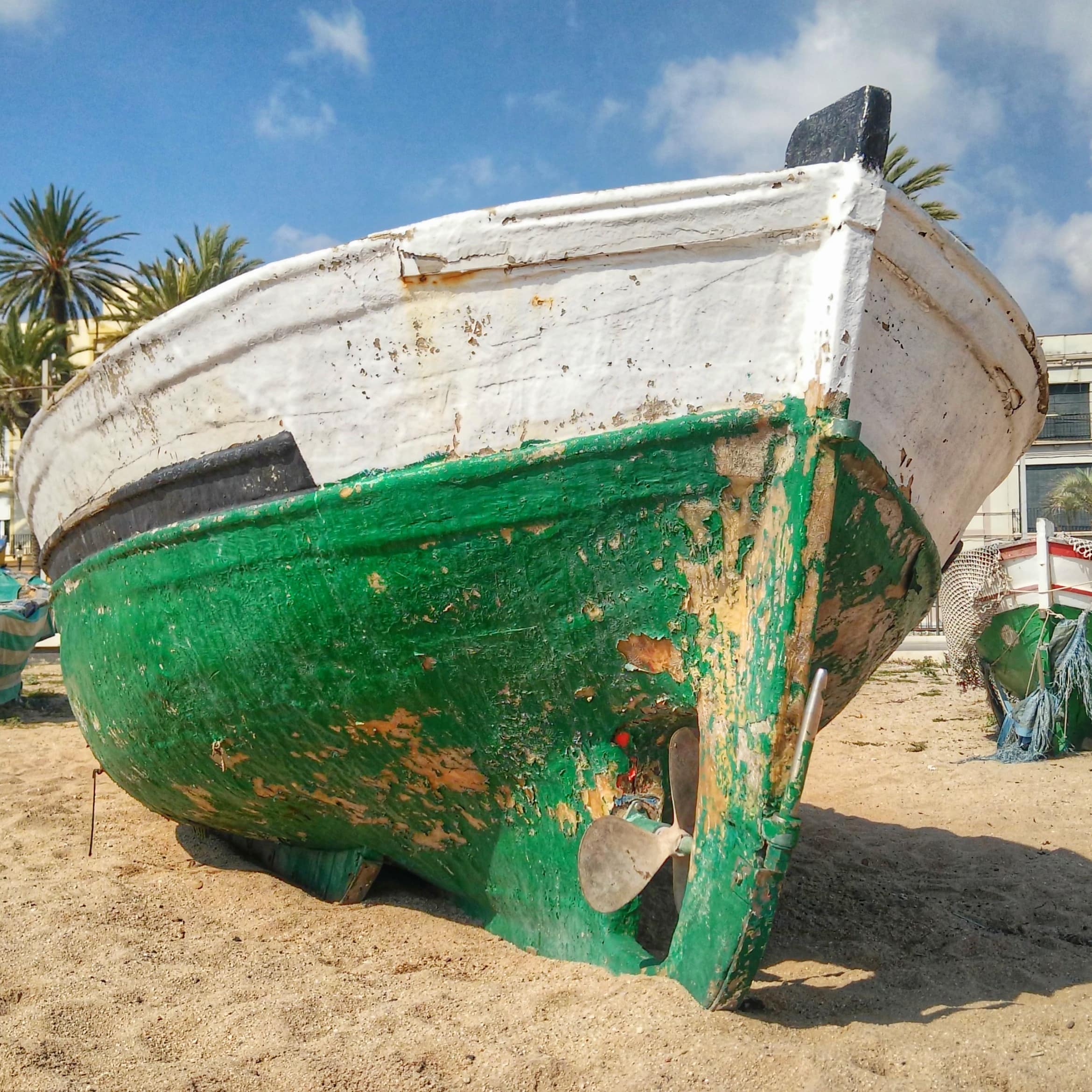 Bateau de pêche, quartier de Barceloneta, plage de Barcelone