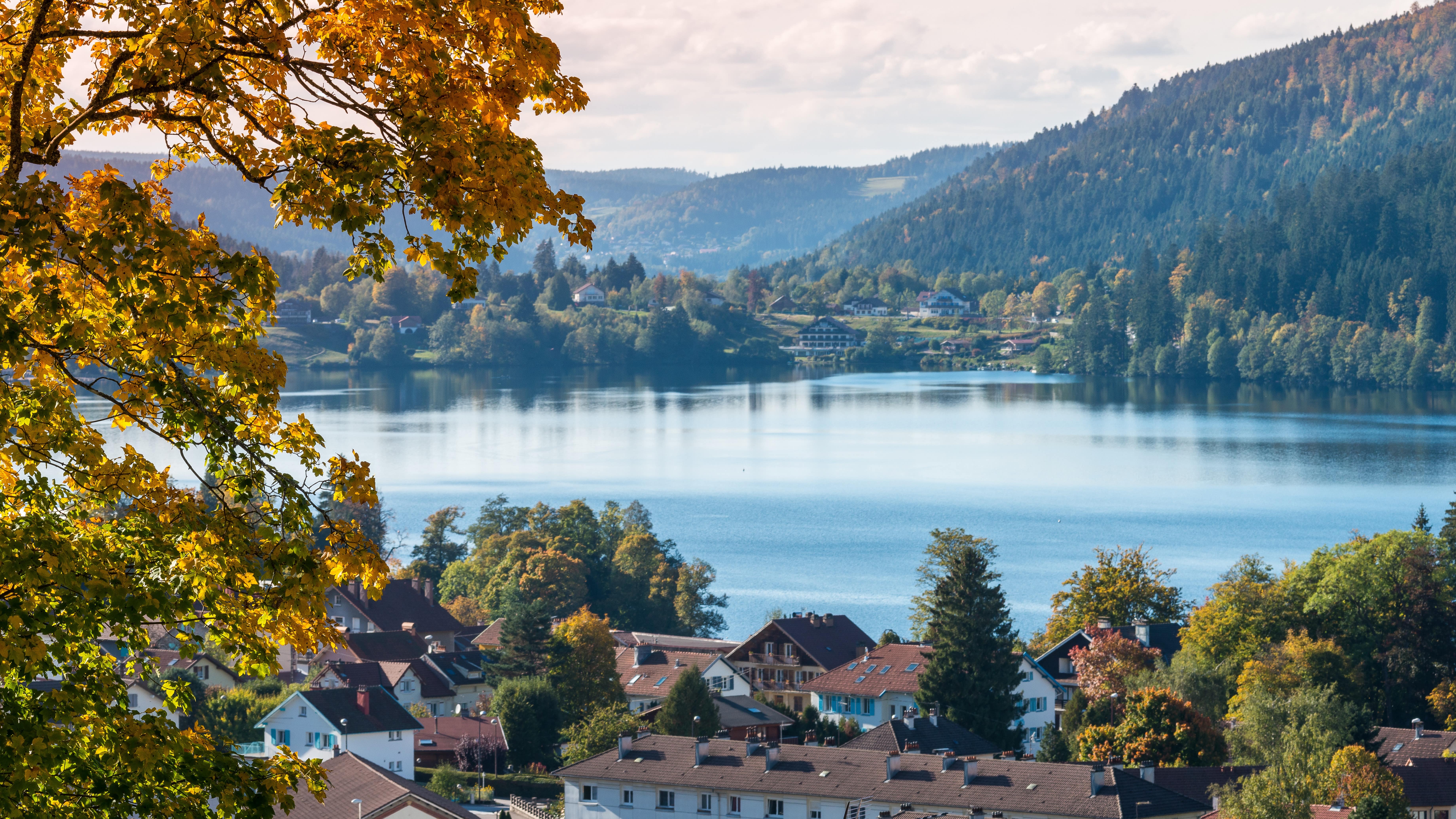 Vue sur le lac de Géradmer dans les Vosges