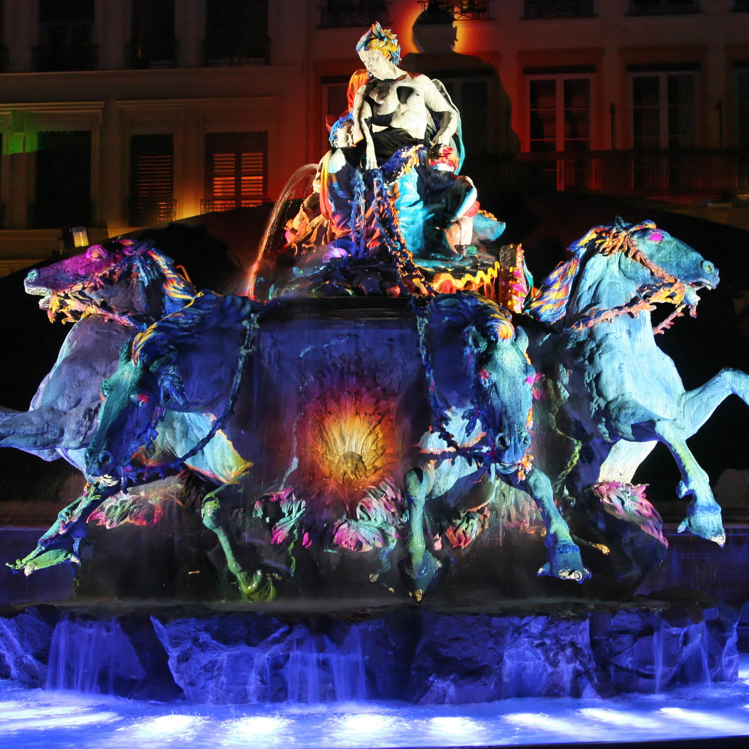 Fontaine sur la Place des Terreaux pendant la Fête des Lumières