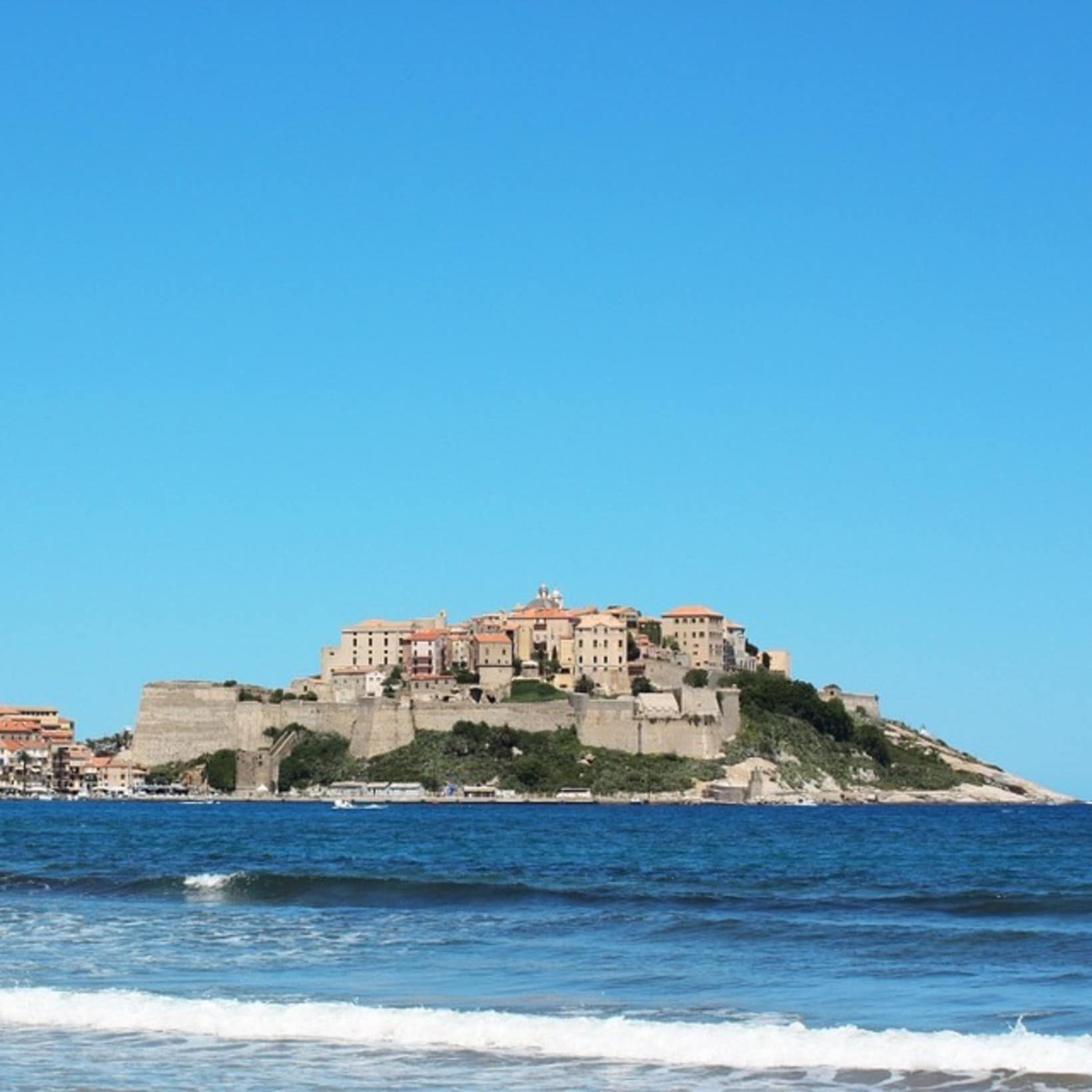 Citadelle de Calvi, Corse, mer, plage, location vacances bord de mer méditerranée