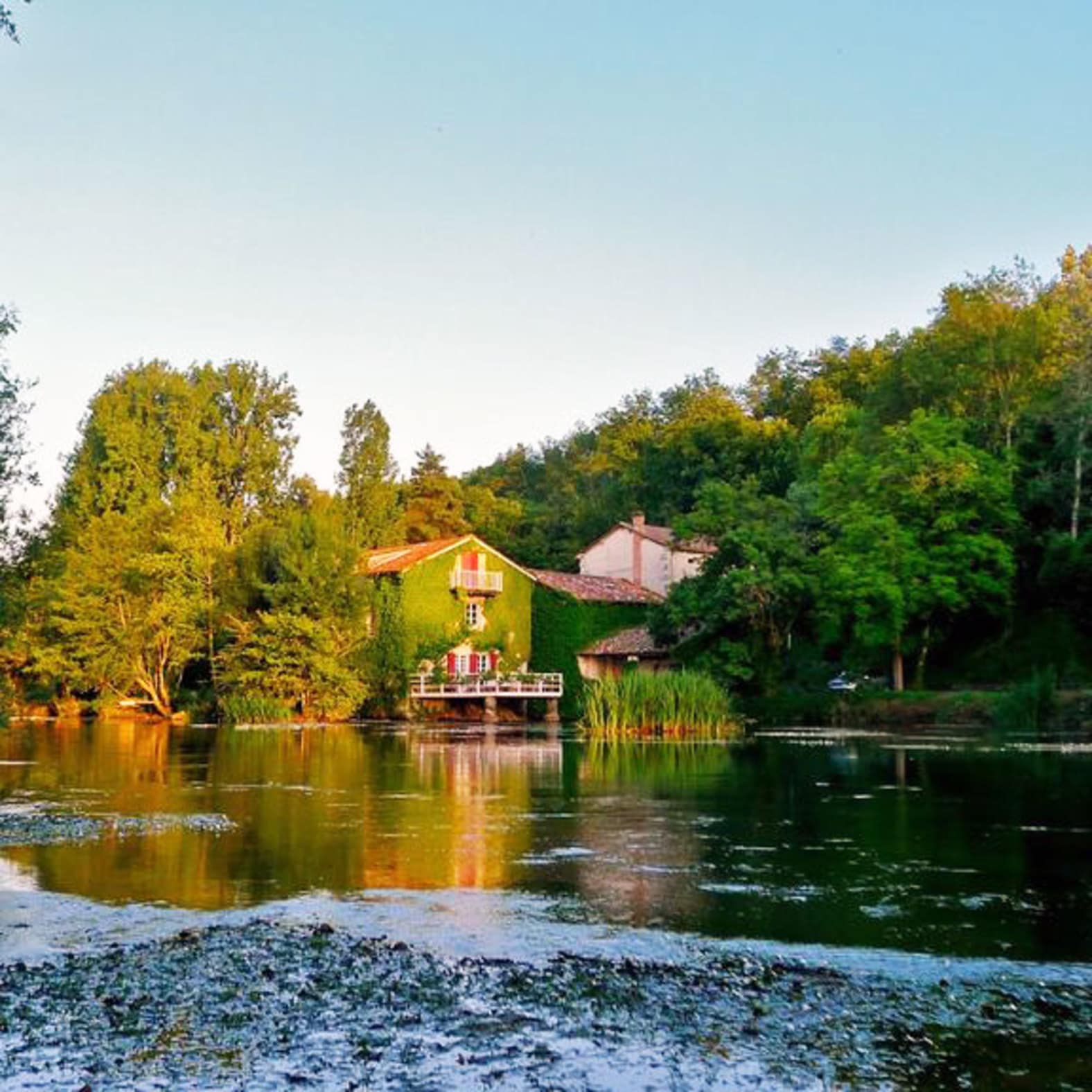 Location de vacances en Dordogne : gîte dans un ancien moulin au bord de la rivière de la Dronne