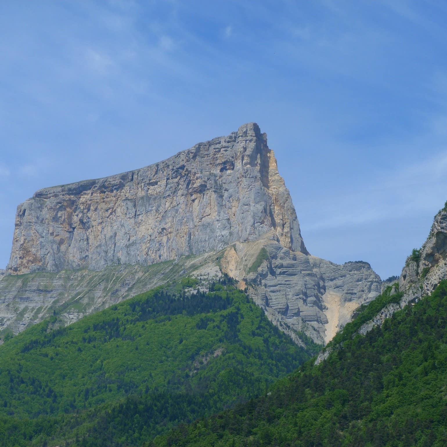 Le plateau du Vercors, haut lieu du tourisme vert et de la Résistance française, pendant la Seconde Guerre mondiale.