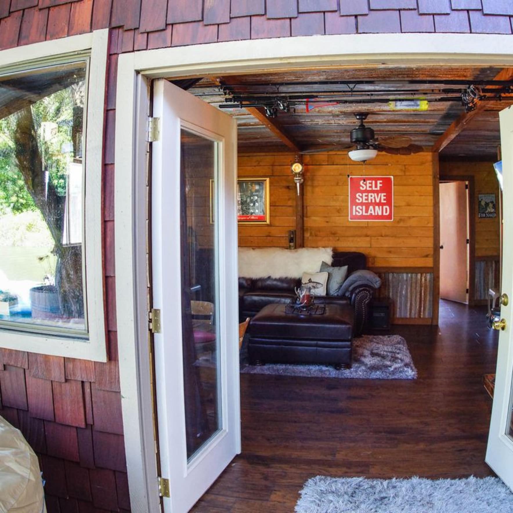 Cabane flottante avec jacuzzi