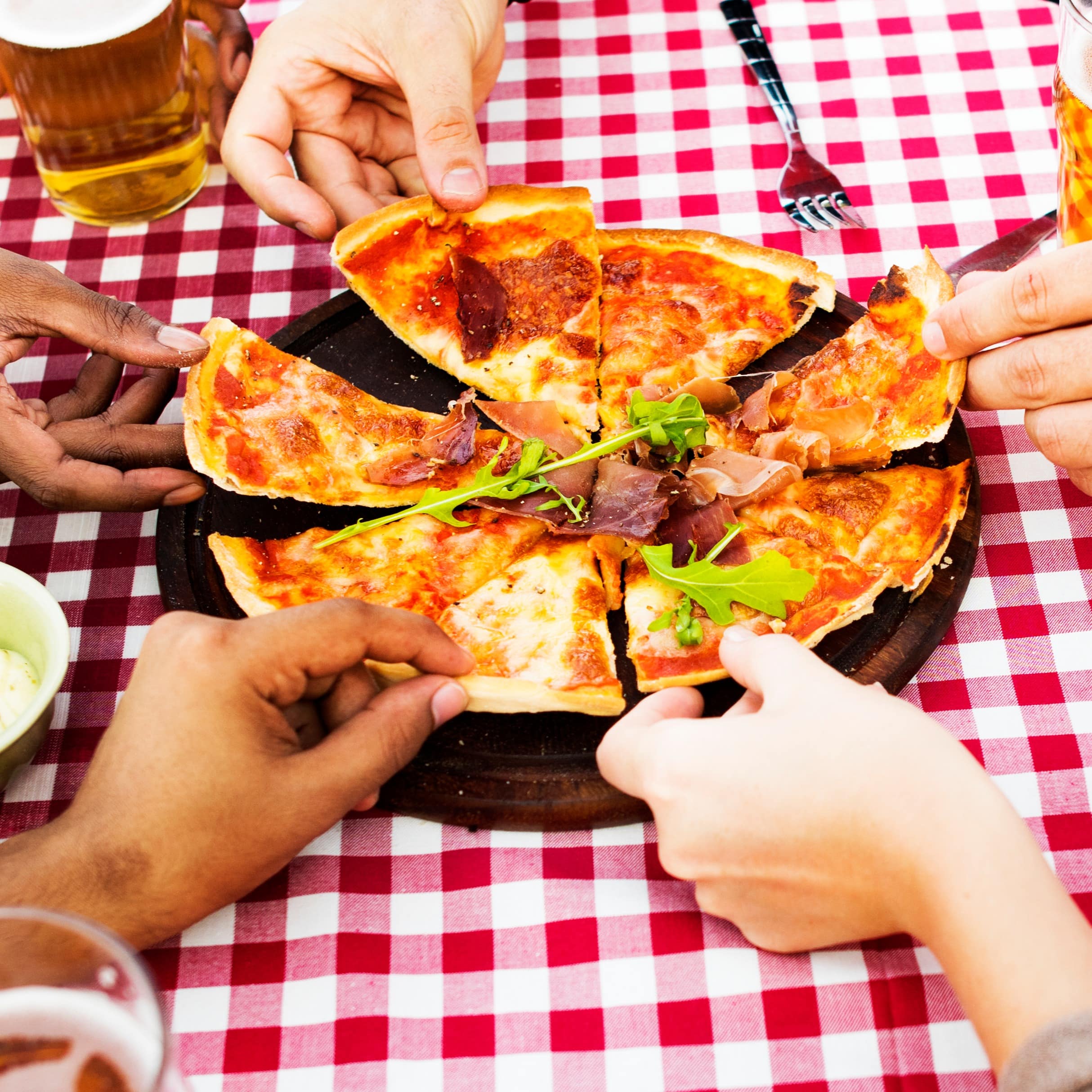 Pizza partagée dans le sud de l'Italie