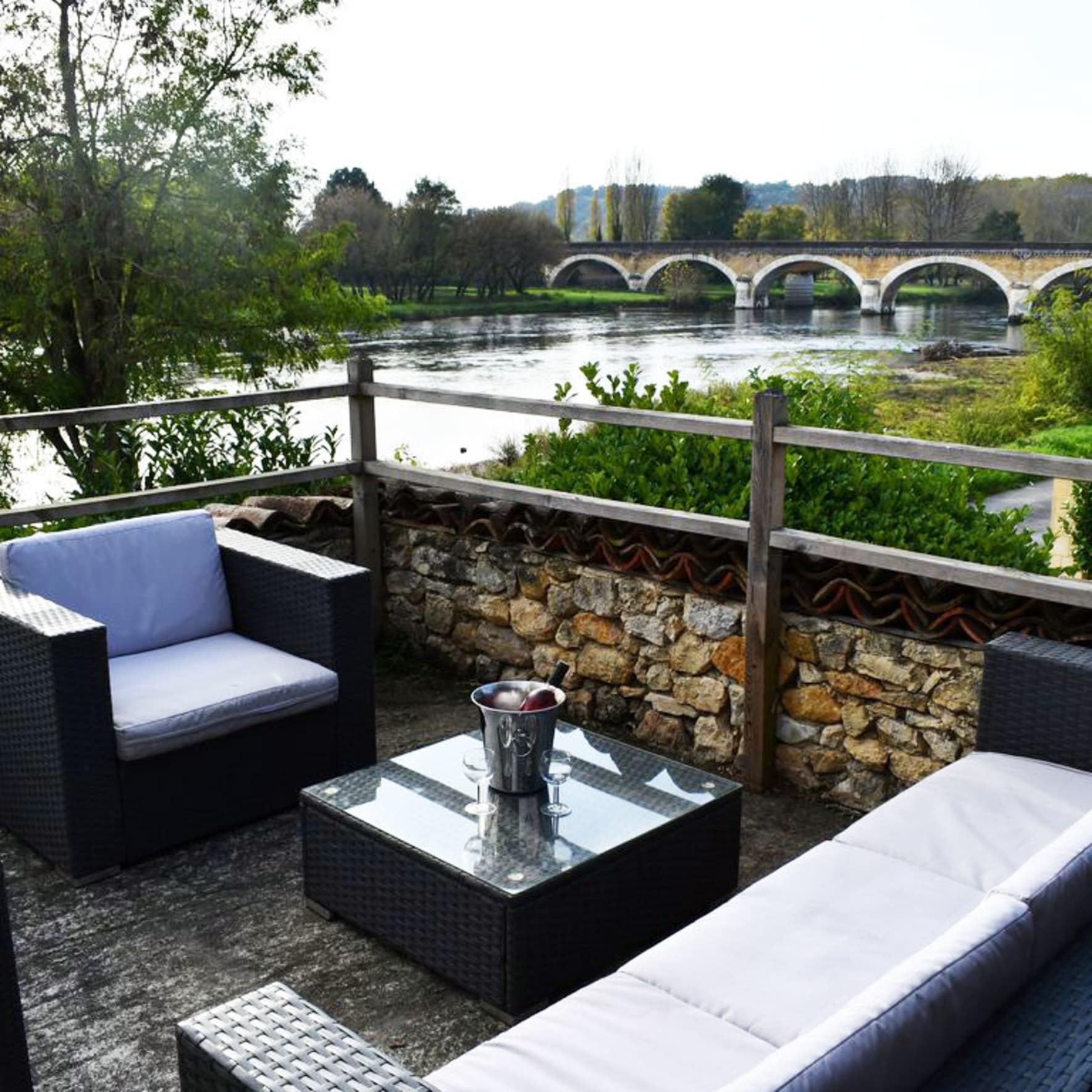 Location de vacances en Dordogne : un gîte en amoureux au bord de la rivière