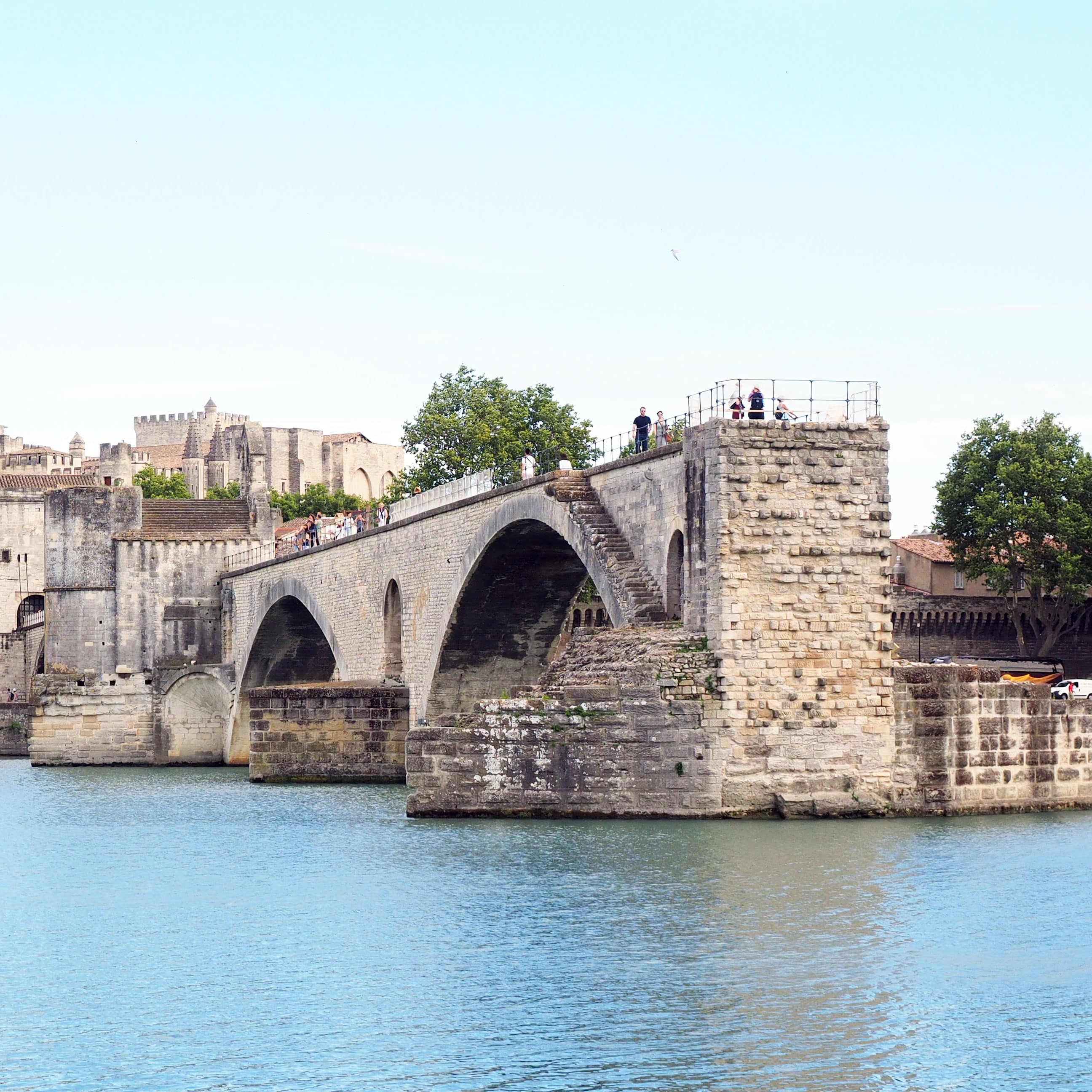 Gîtes du Gard : dansez sur le Pont d’Avignon