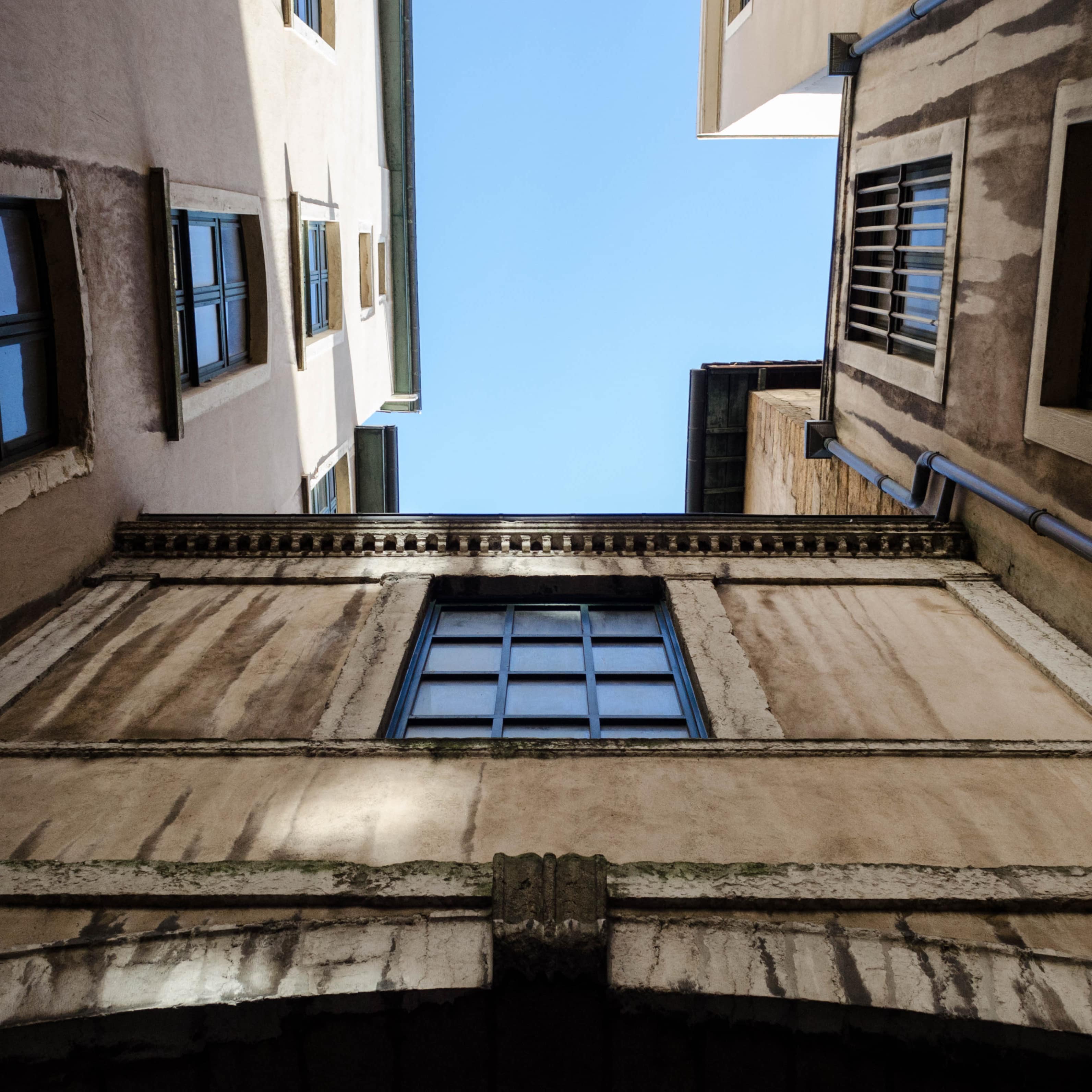 L'intérieur d'une cour lyonnaise