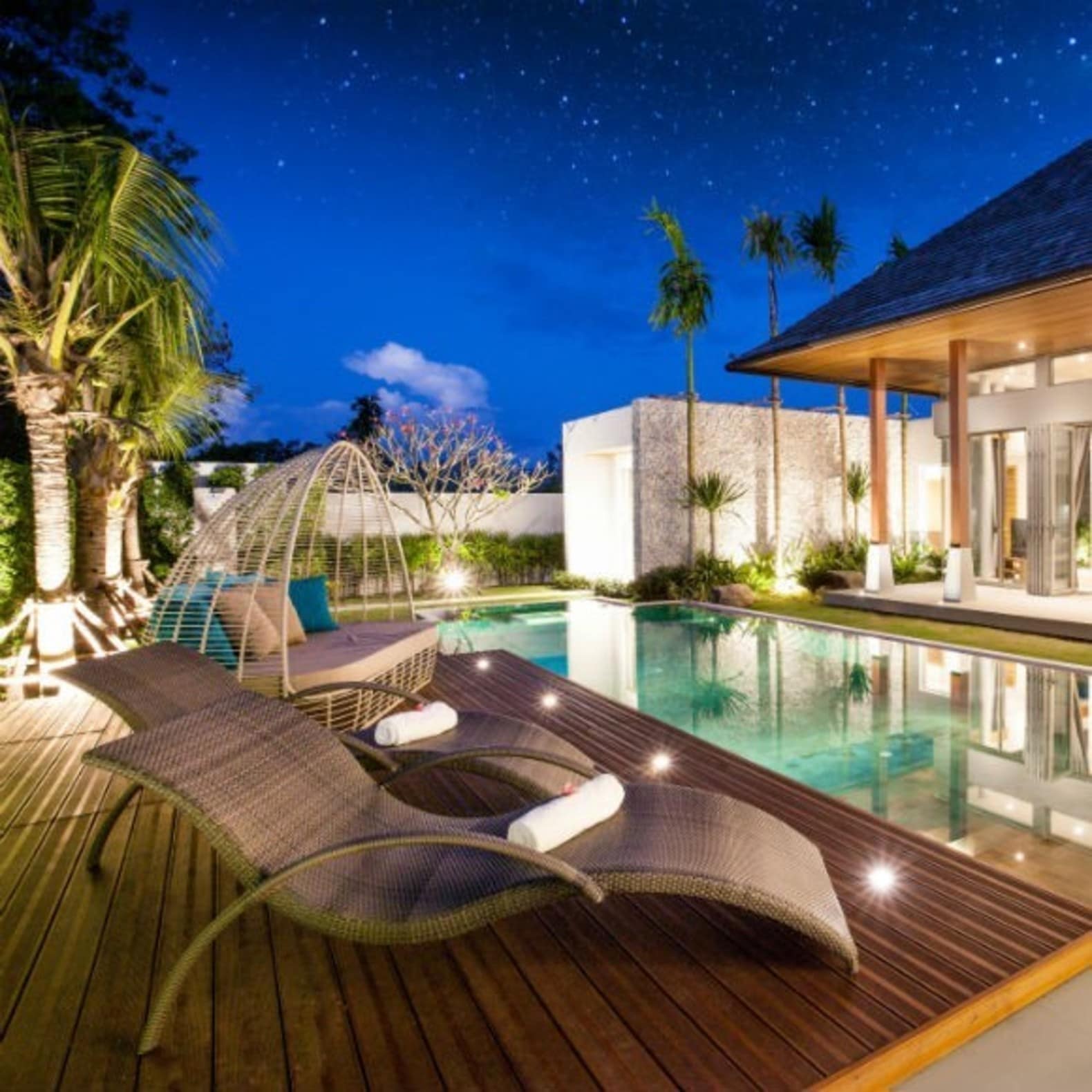 Villa de luxe avec piscine privée, terrasse en bois, location villa