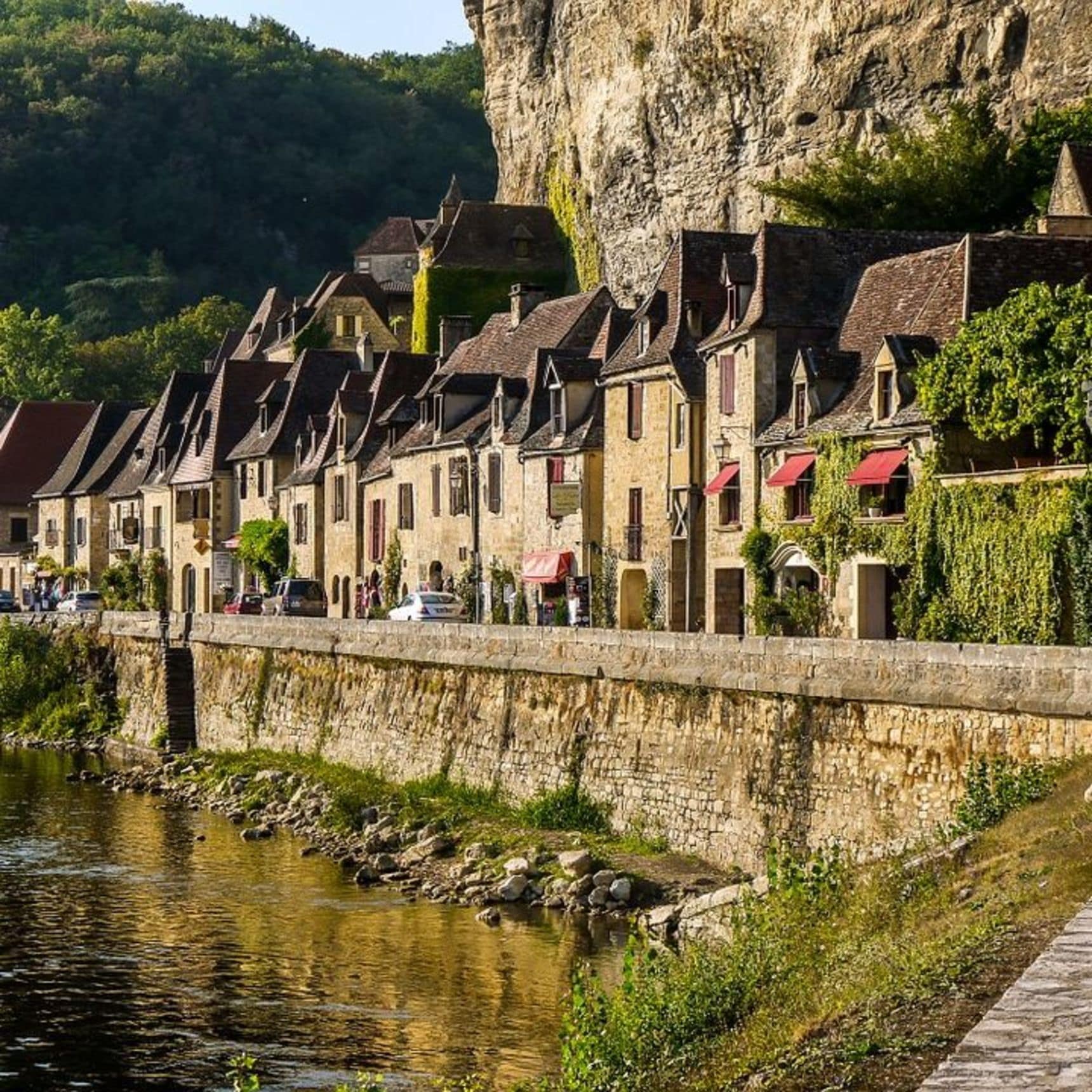 Craquez pour la location de maison en Dordogne et admirez les paysages majestueux de La Roque-Gageac