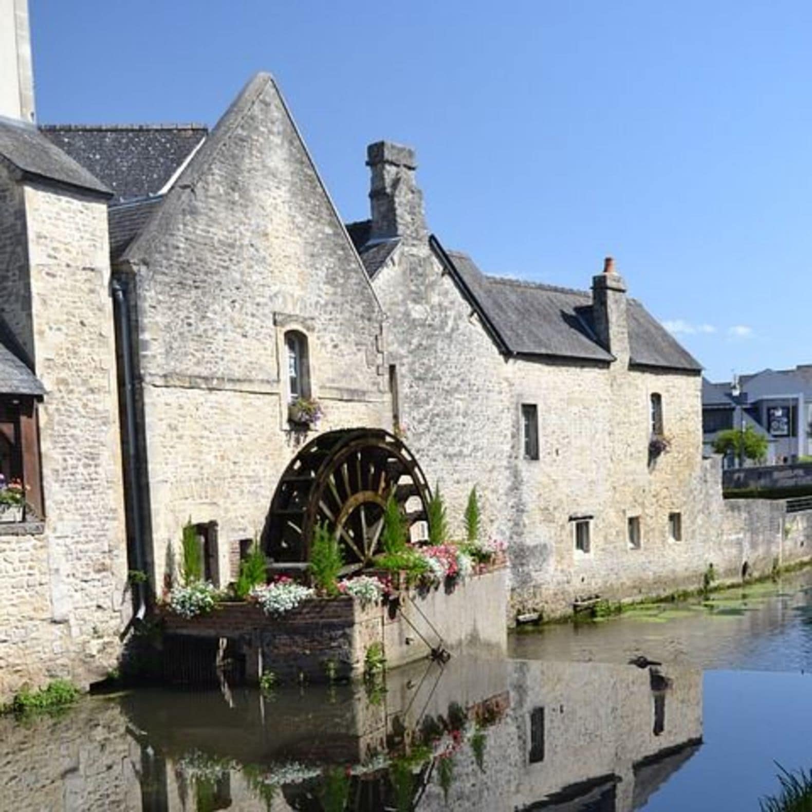 Bayeux, son histoire et son charme à deux pas de chez vous grâce à la location de maison dans le Calvados