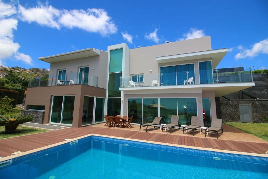 Maison de luxe moderne de 4 chambres avec grande piscine et jardin et vue sur l'Atlantique