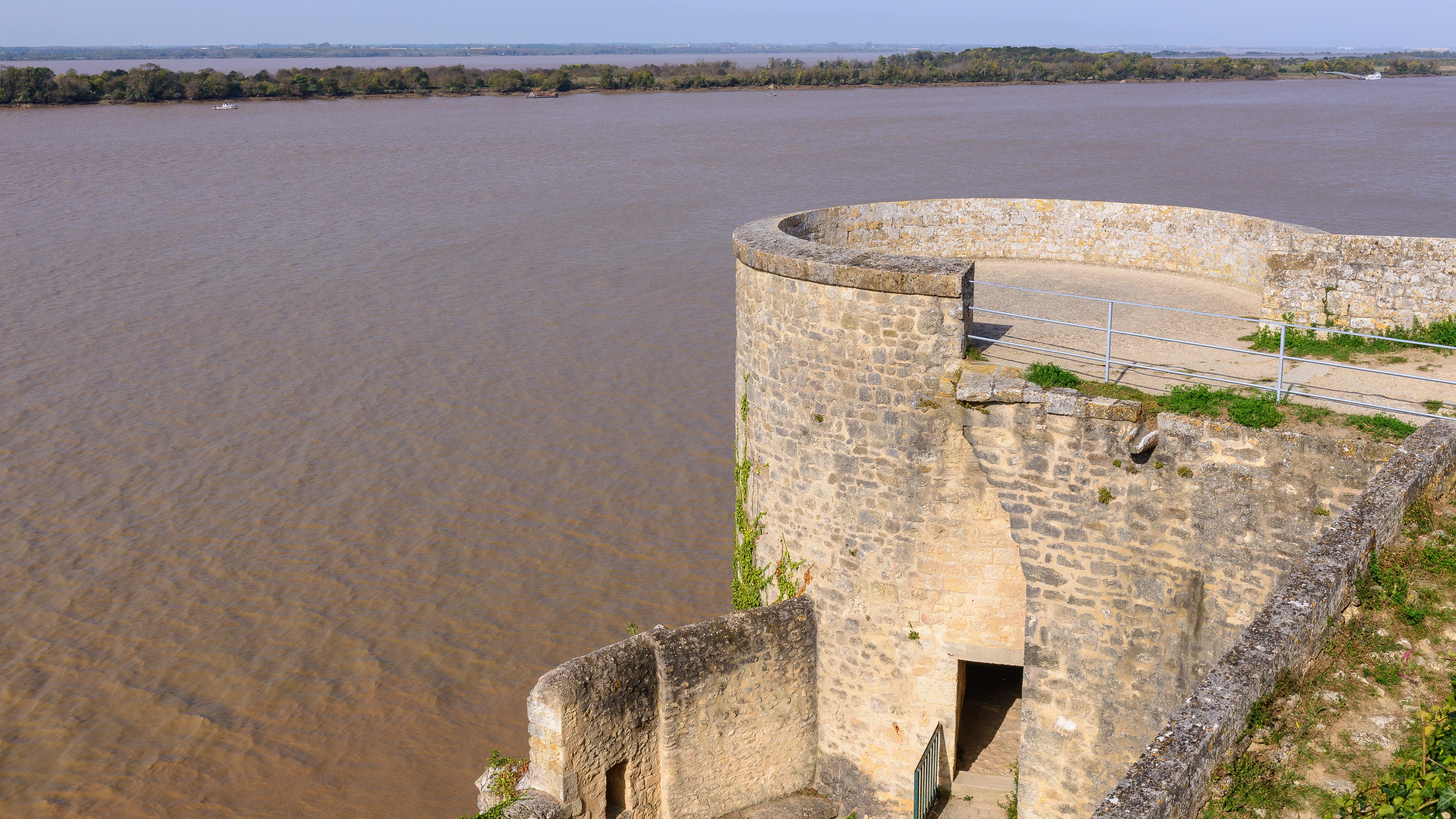 Estuaire de la Gironde vu depuis les fortifications de la citadelle de Blaye