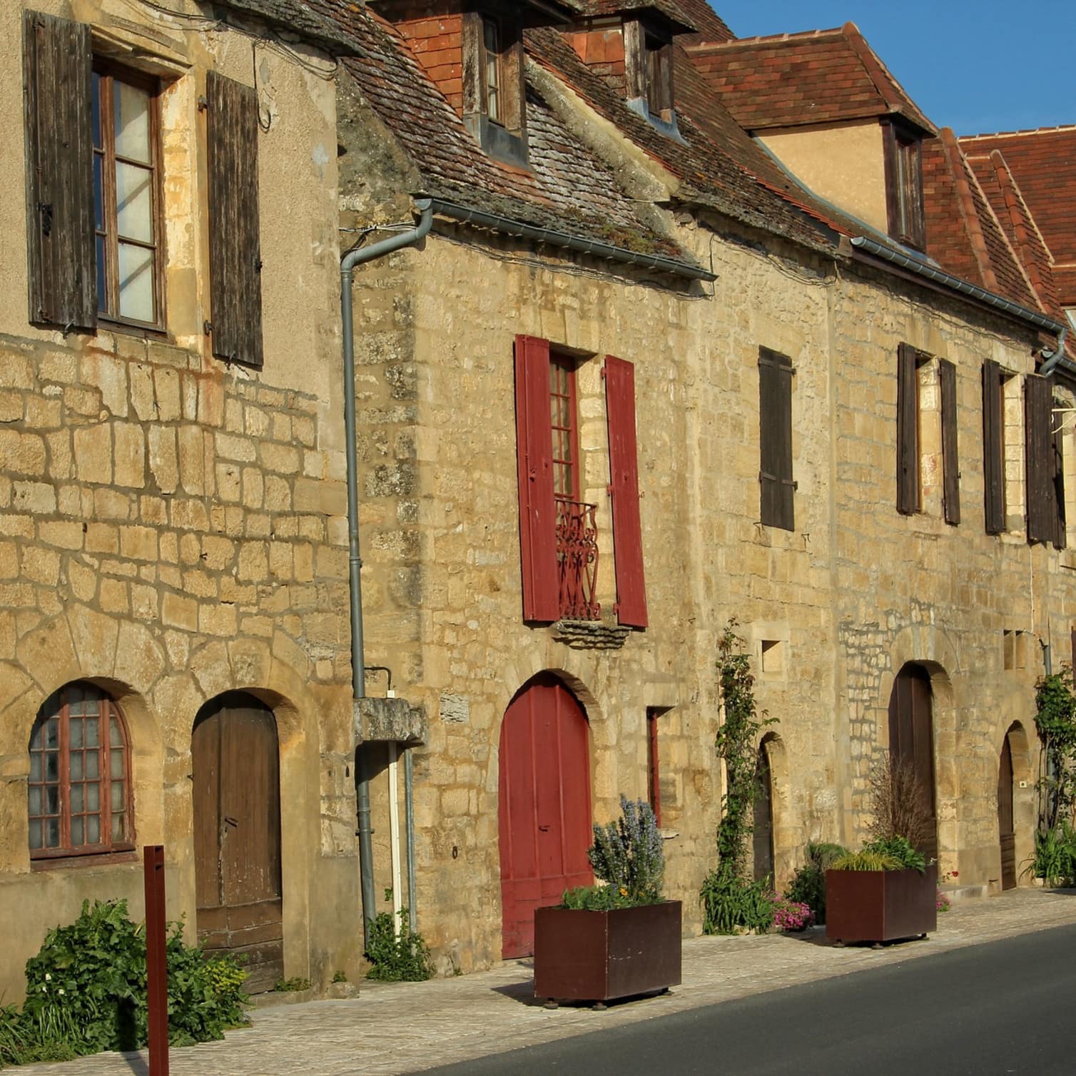 La Roque-Gageac avec son nom est ses maisons qui fleurent bon le Sud-Ouest.