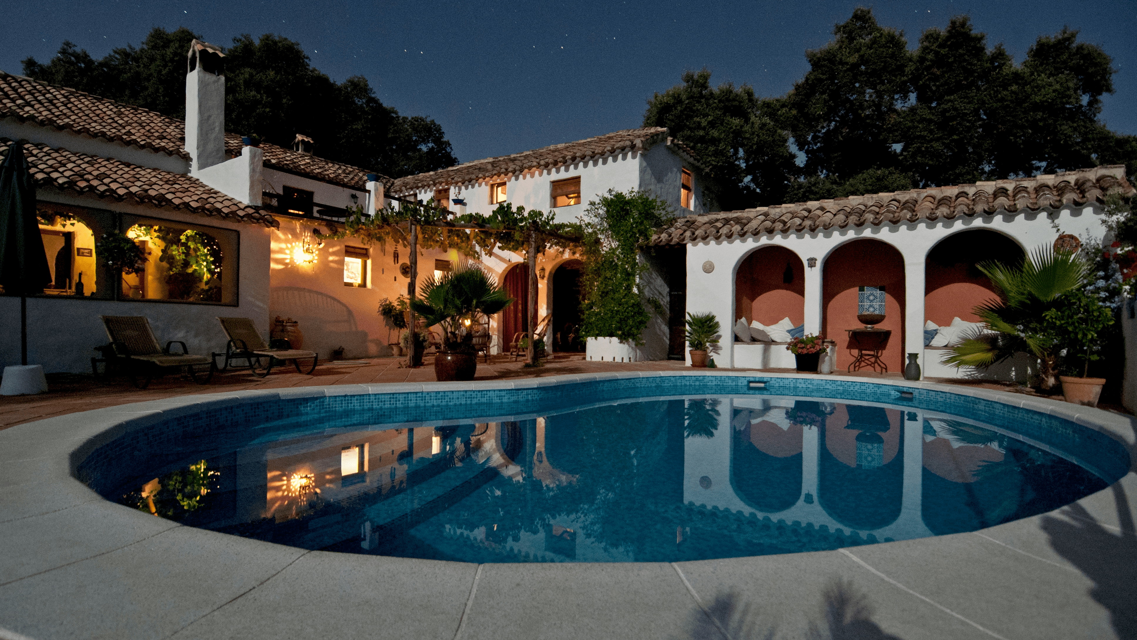 Location de gîtes avec piscine : vive les vacances en France