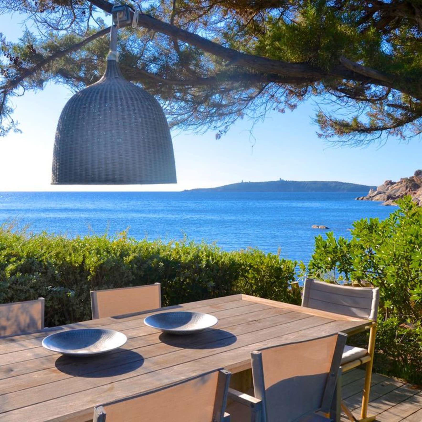 Location de vacances en Corse : maison de vacances avec terrasse, jardin et vue sur la mer