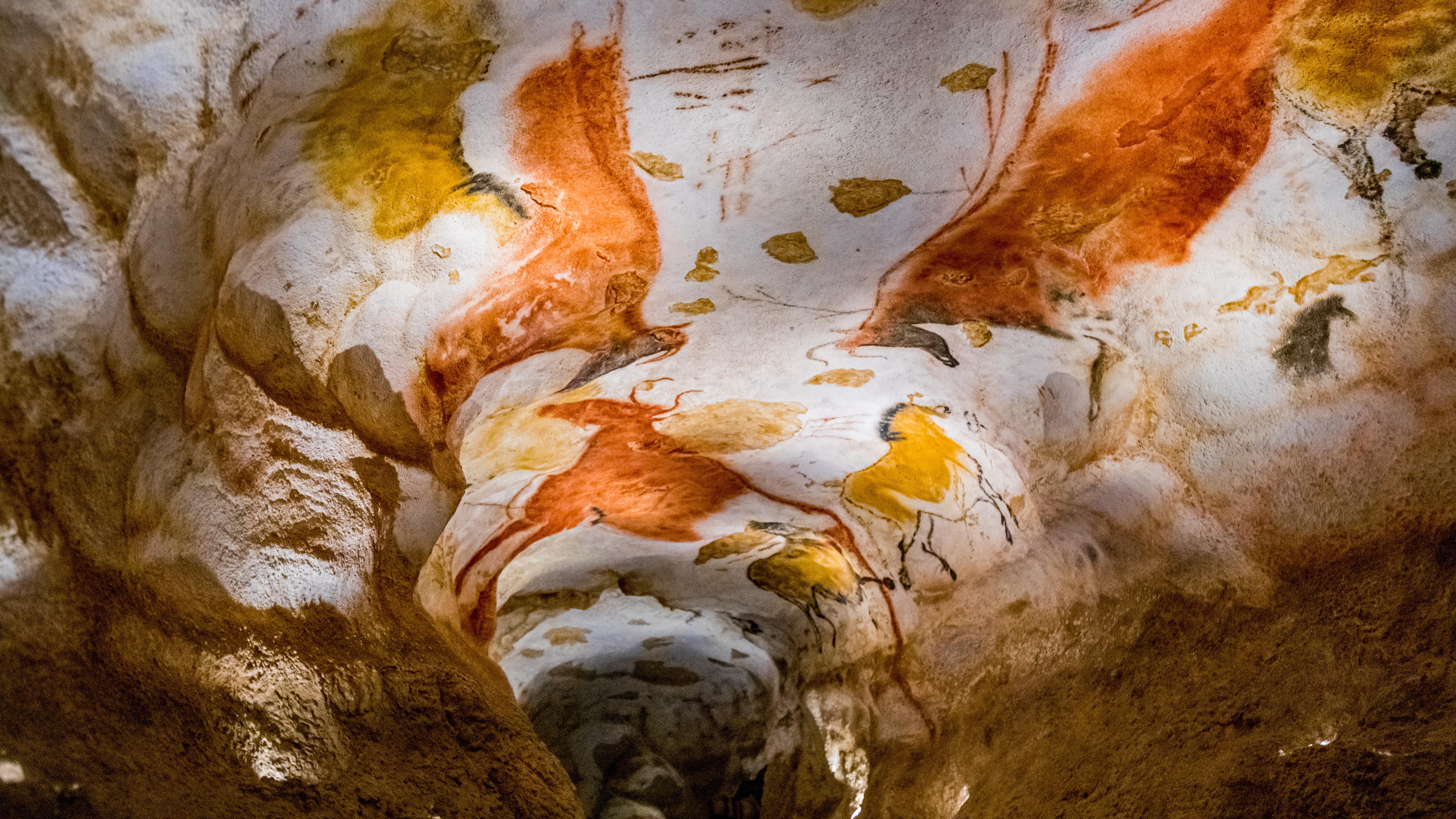 Peintures rupestres sur le plafond de Lascaux IV
