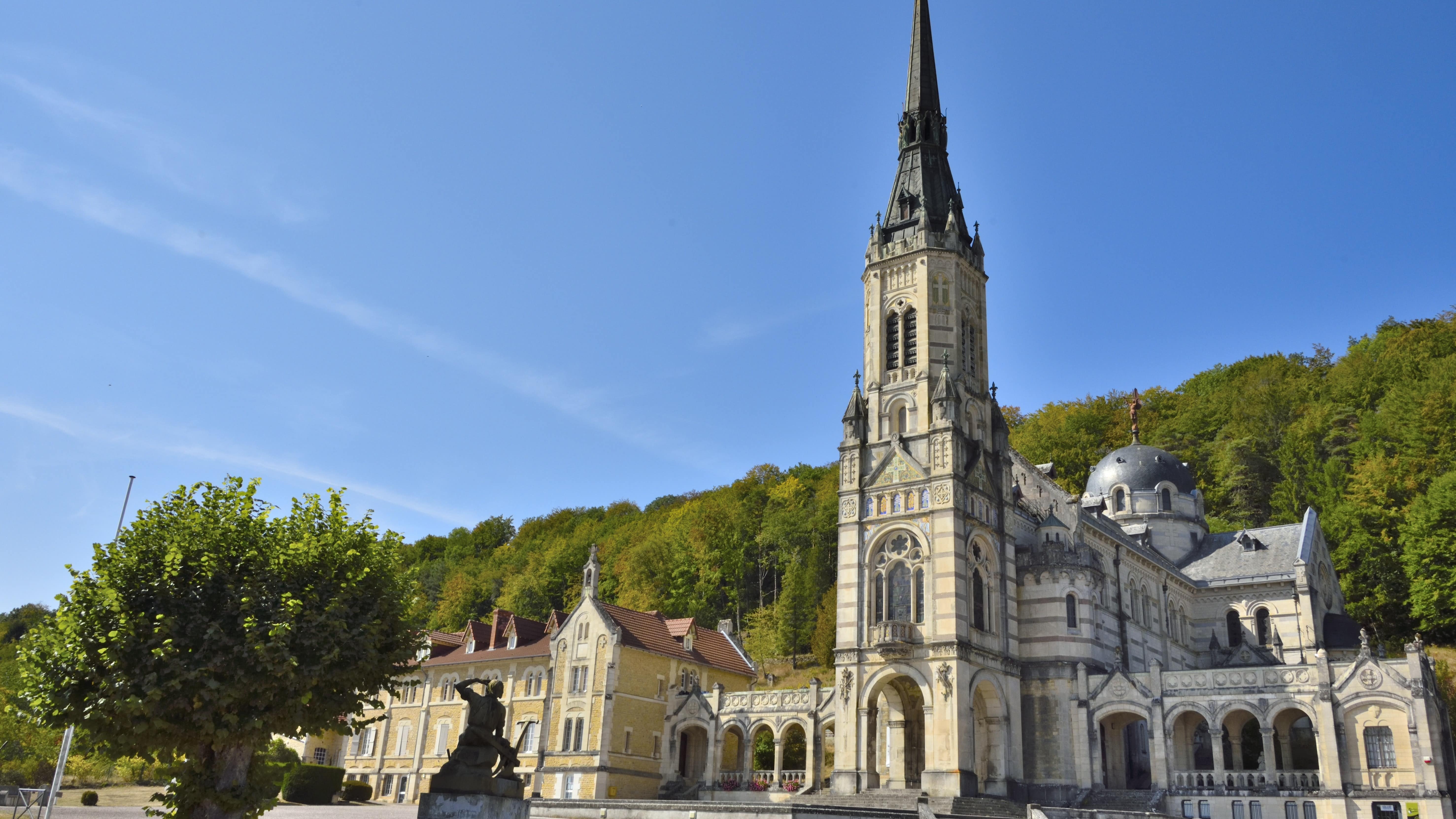 Basilique du Bois-Chenu à Domrémy-la-Pucelle dans les Vosges