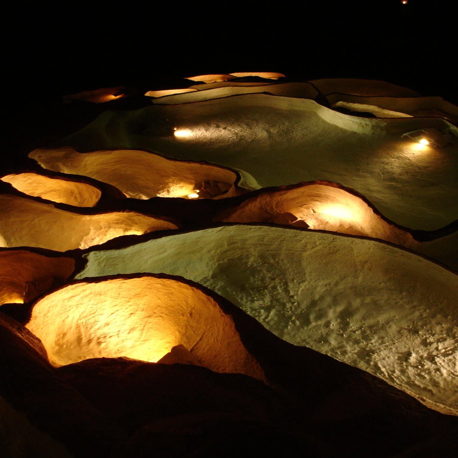 Son et lumière dans la grotte de Saint-Marcel