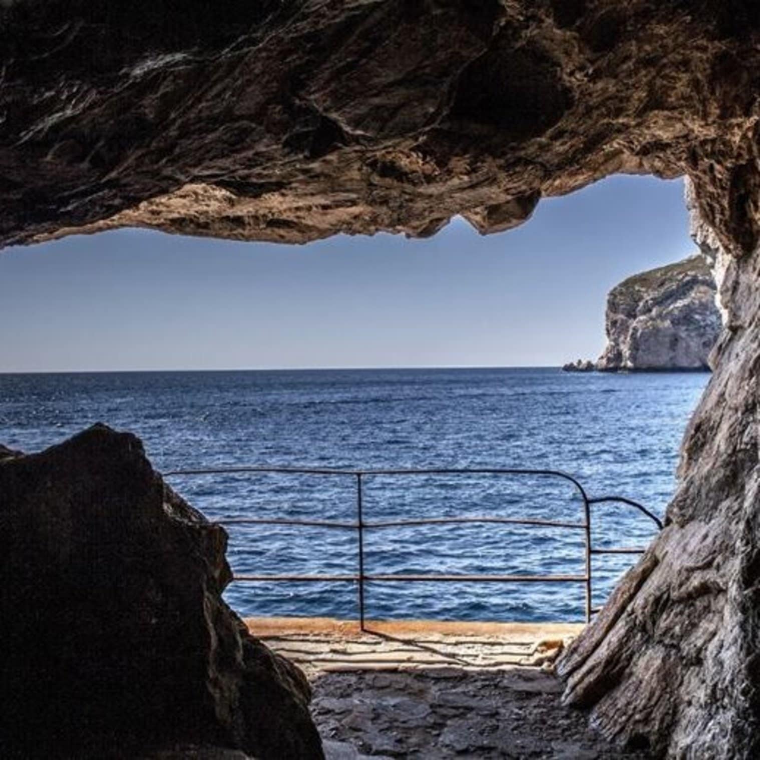 Les célèbres grottes de Neptune, à l'ouest de l'île.