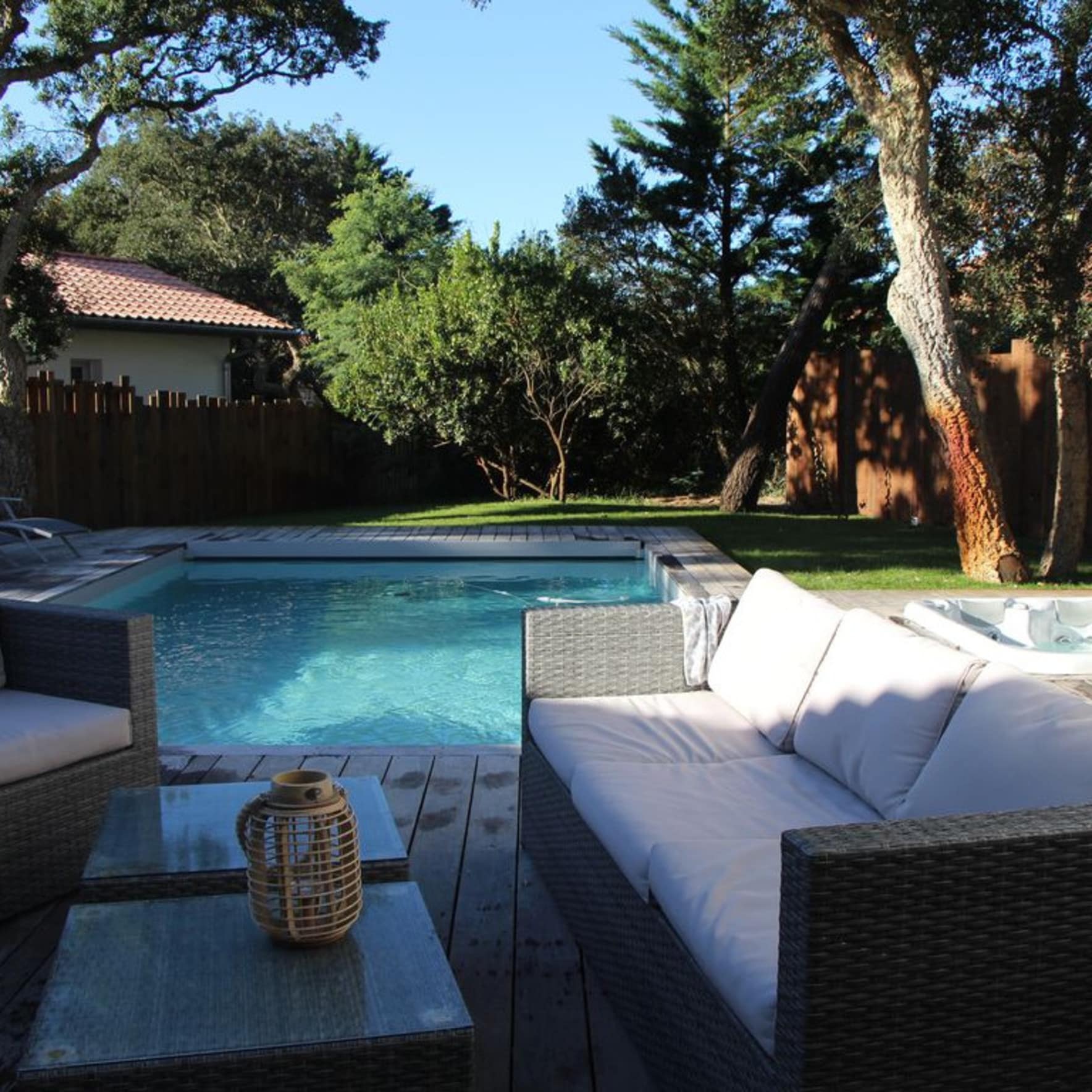 Location avec piscine en bord de mer