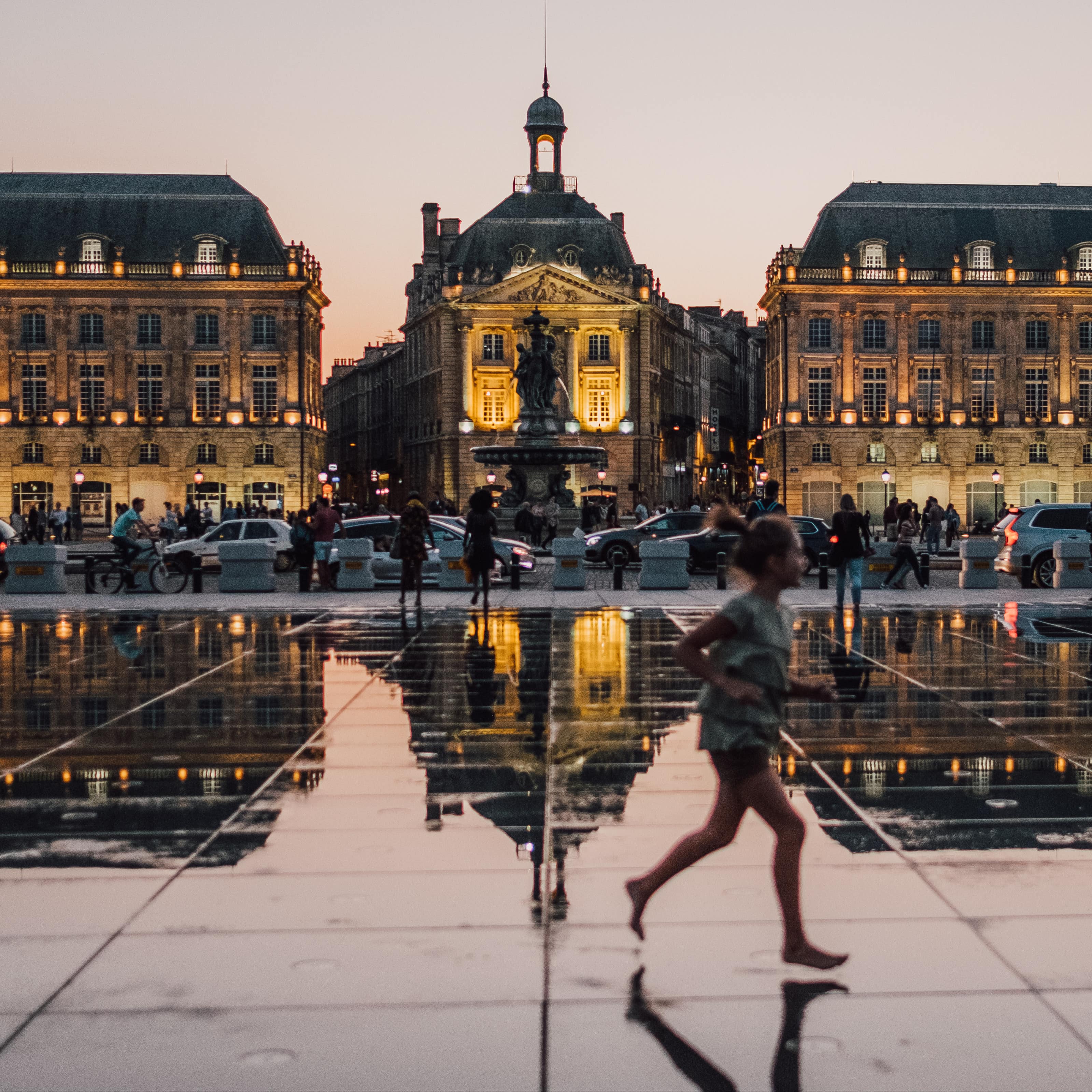 La place principale de Bordeaux