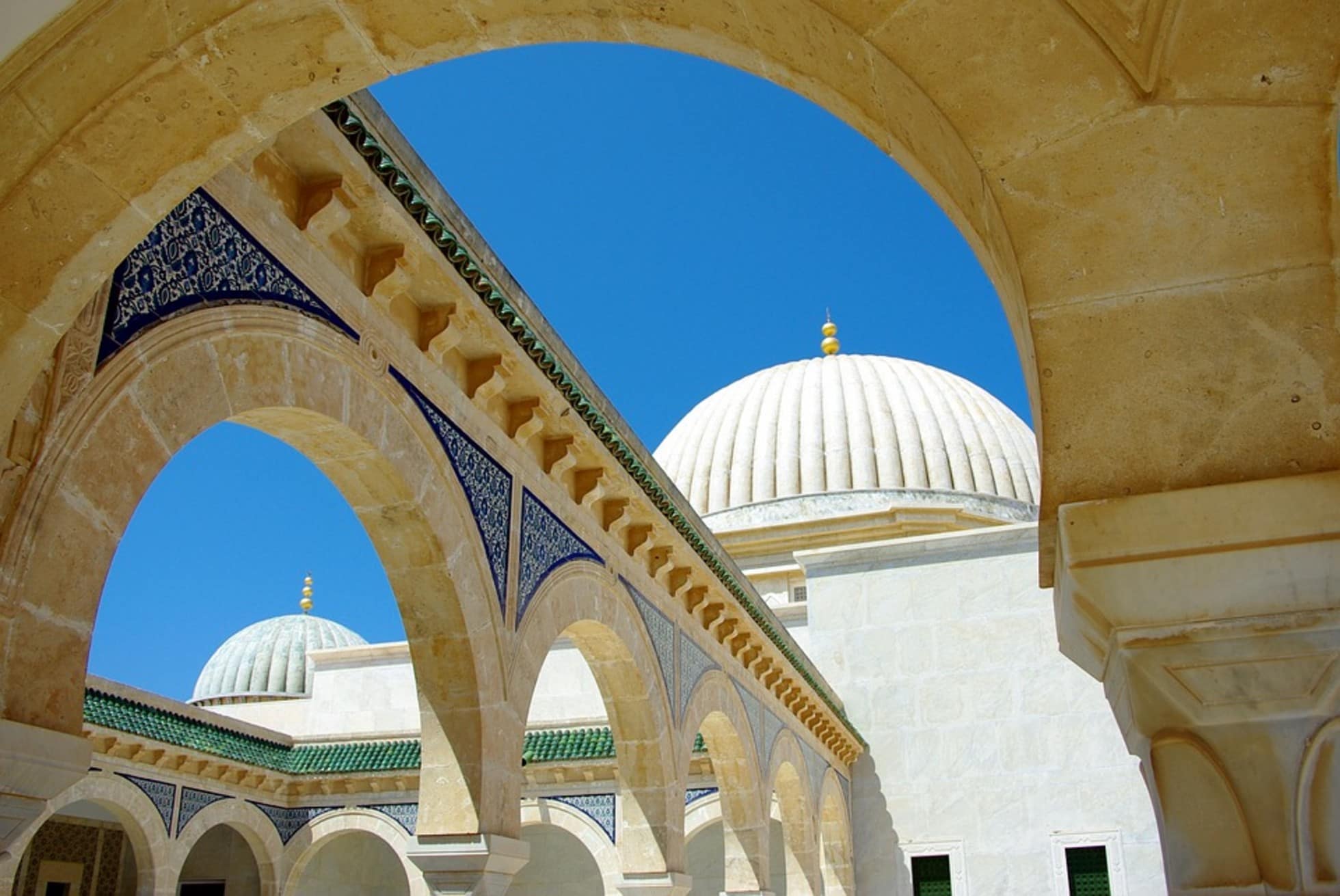 Les arches du mausolée à Monastir