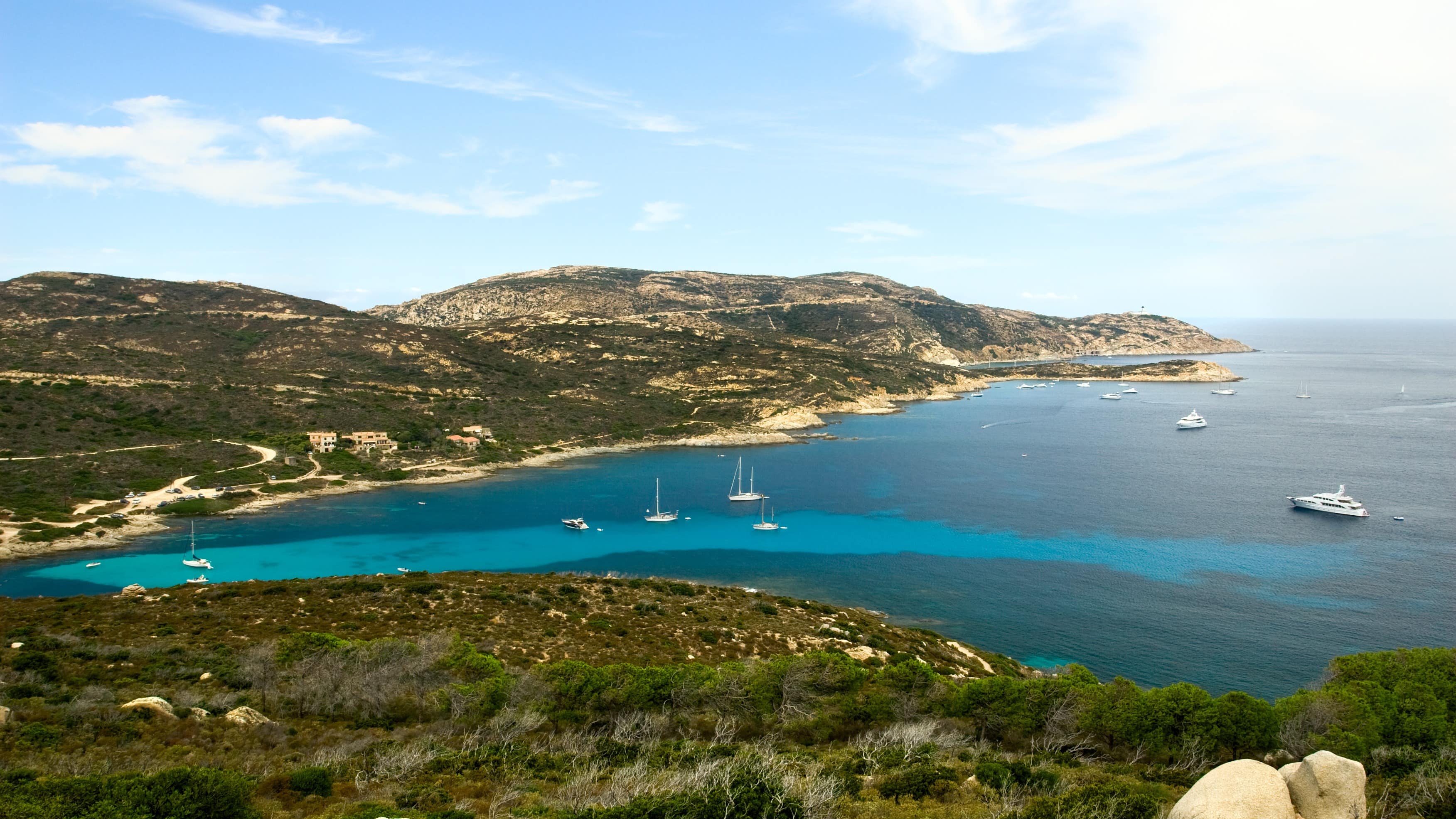 Panorama sur des plages naturelles authentiques de Corse