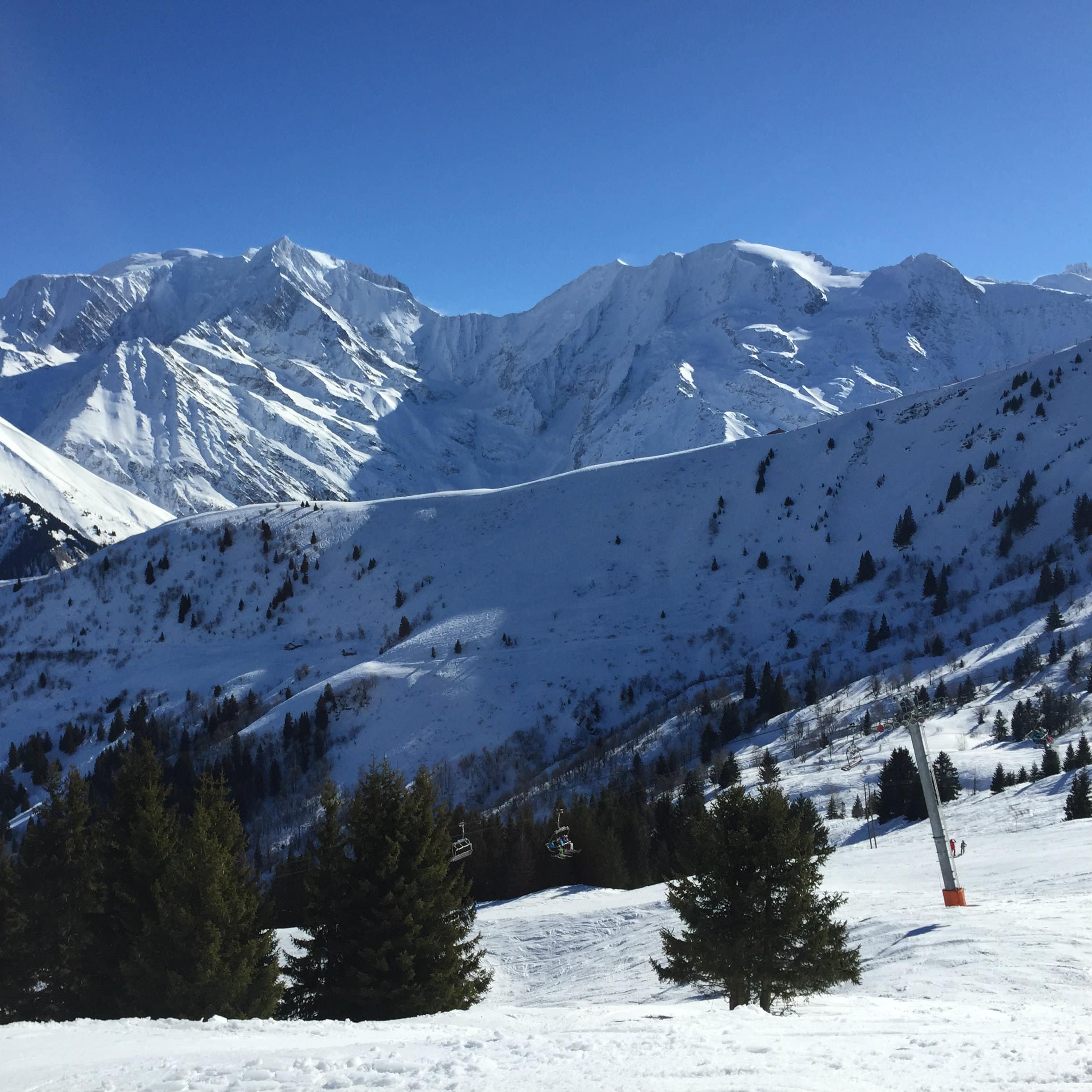 Les pistes de ski en montagne à Verbier, en Suisse