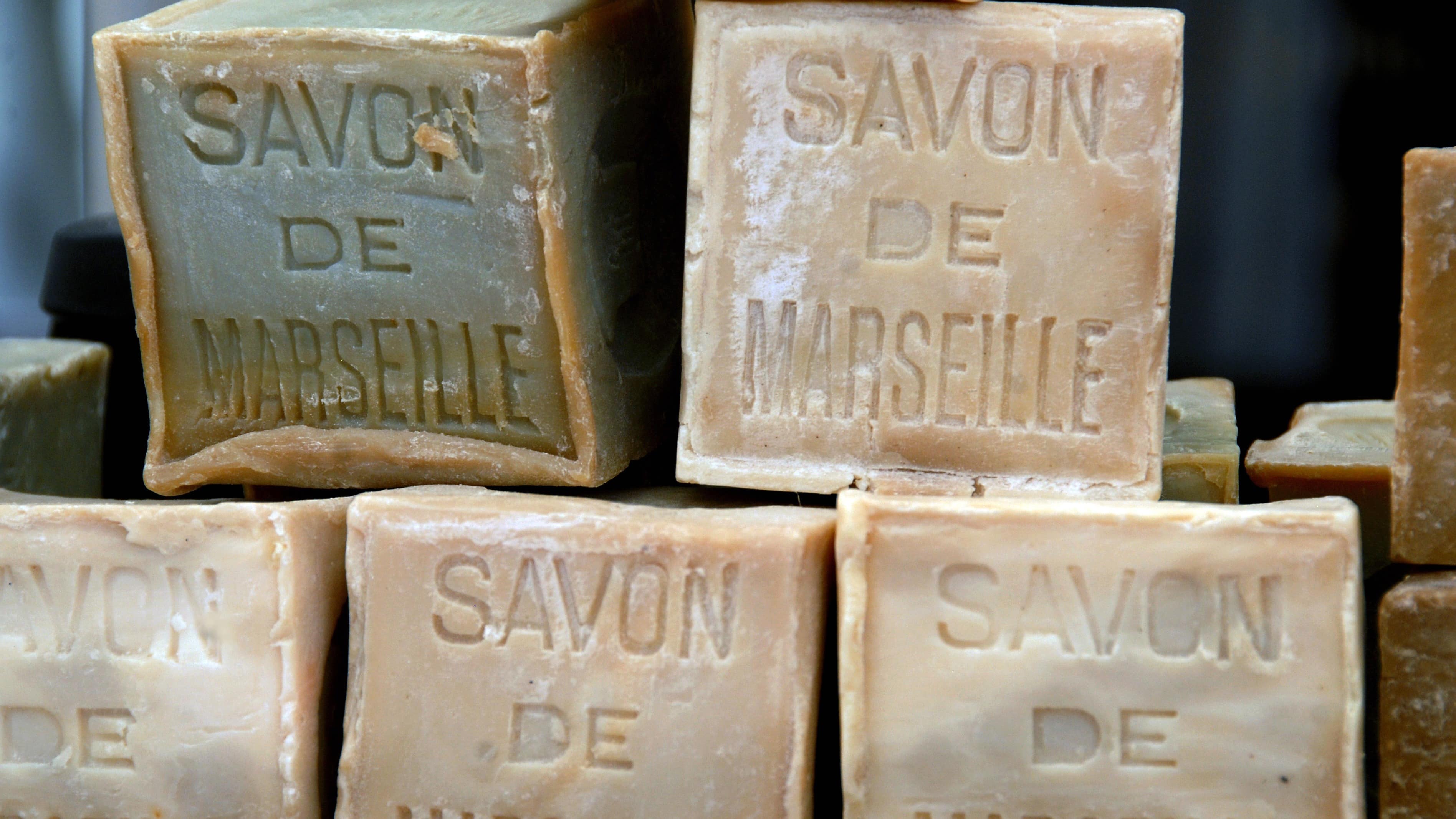 Pile de blocs de savon de Marseille