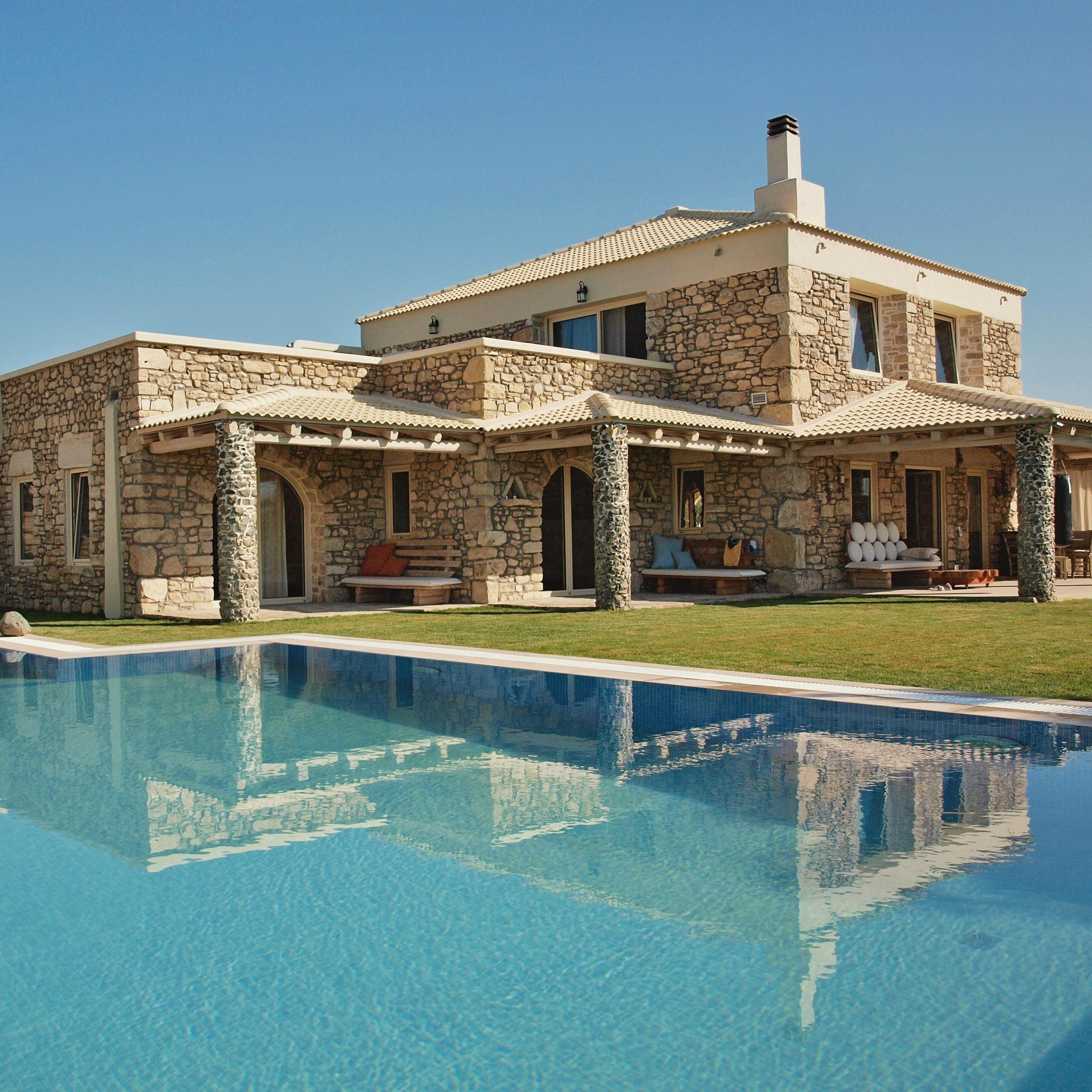 Gîte en pierres, piscine, terrasses, Gîtes Provence avec piscine