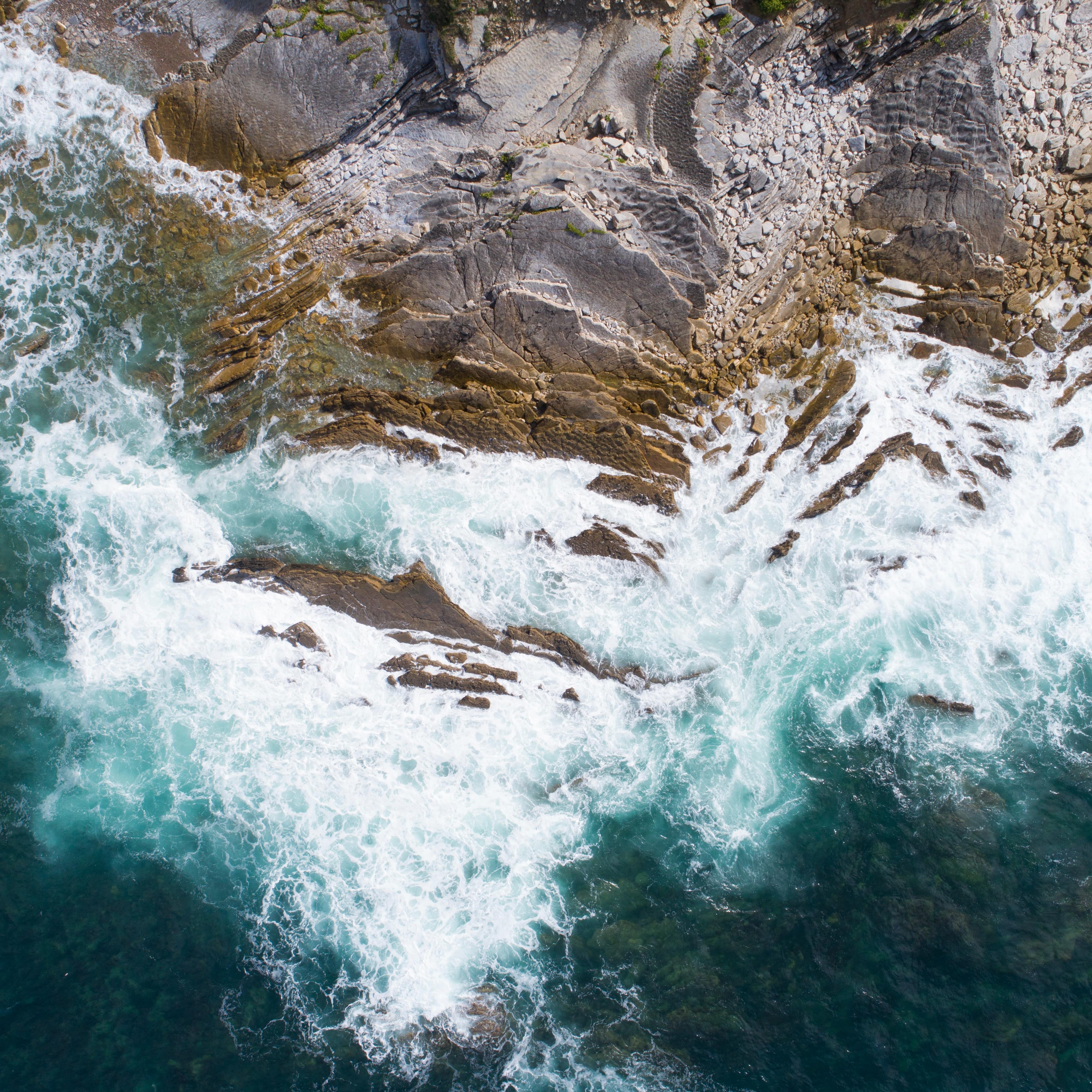 Mer face aux rochers