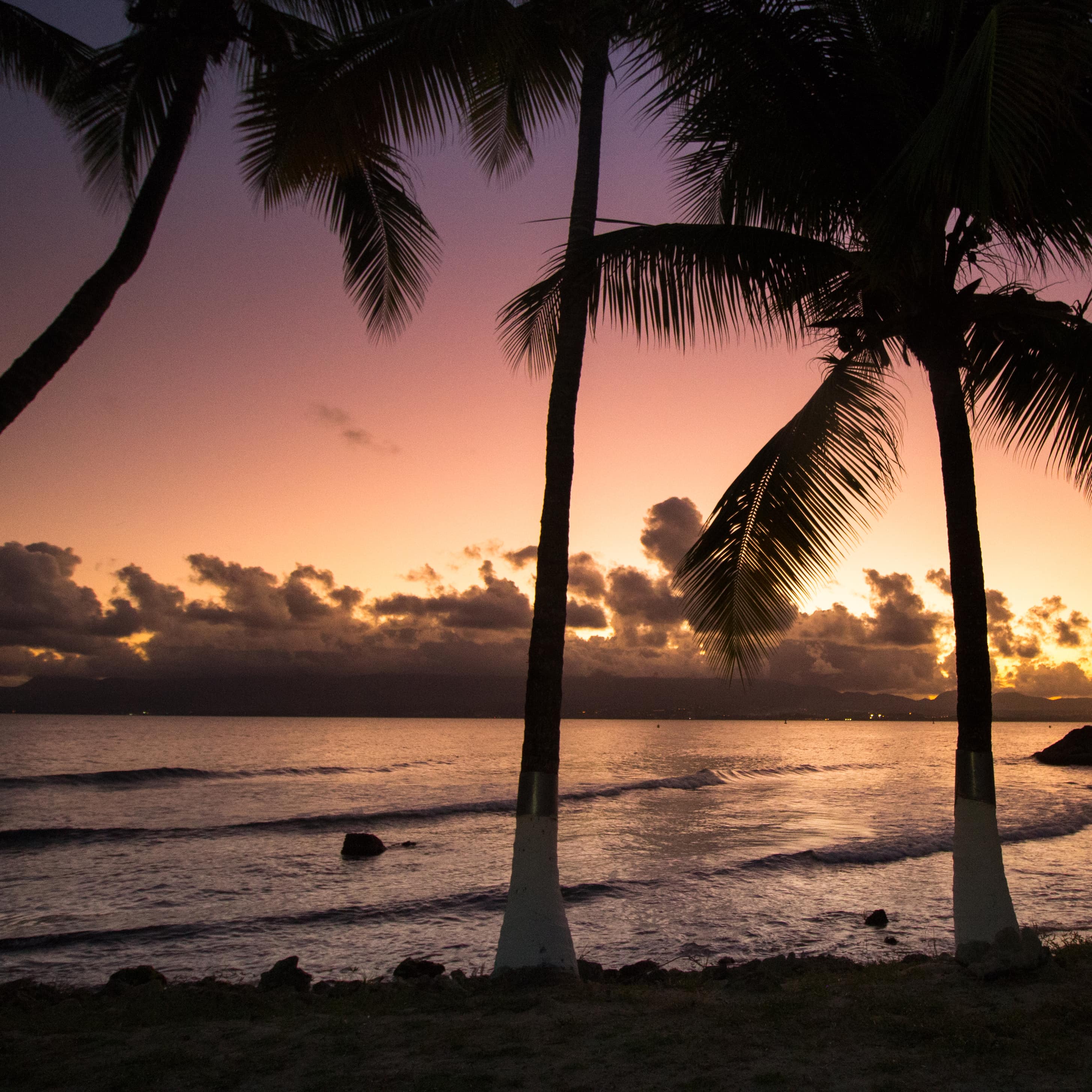 La nuit tombe sur la Guadeloupe