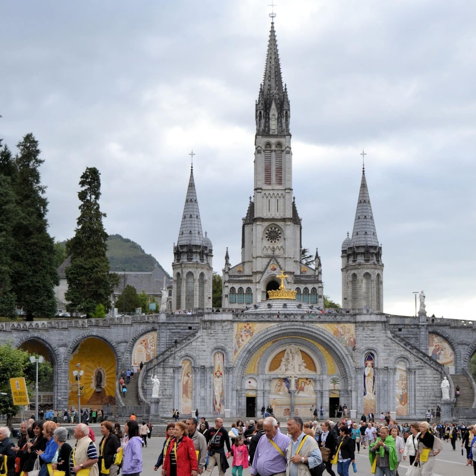 Le sanctuaire de Lourdes attitre chaque année des centaines de milliers de pèlerins venus du monde entier !