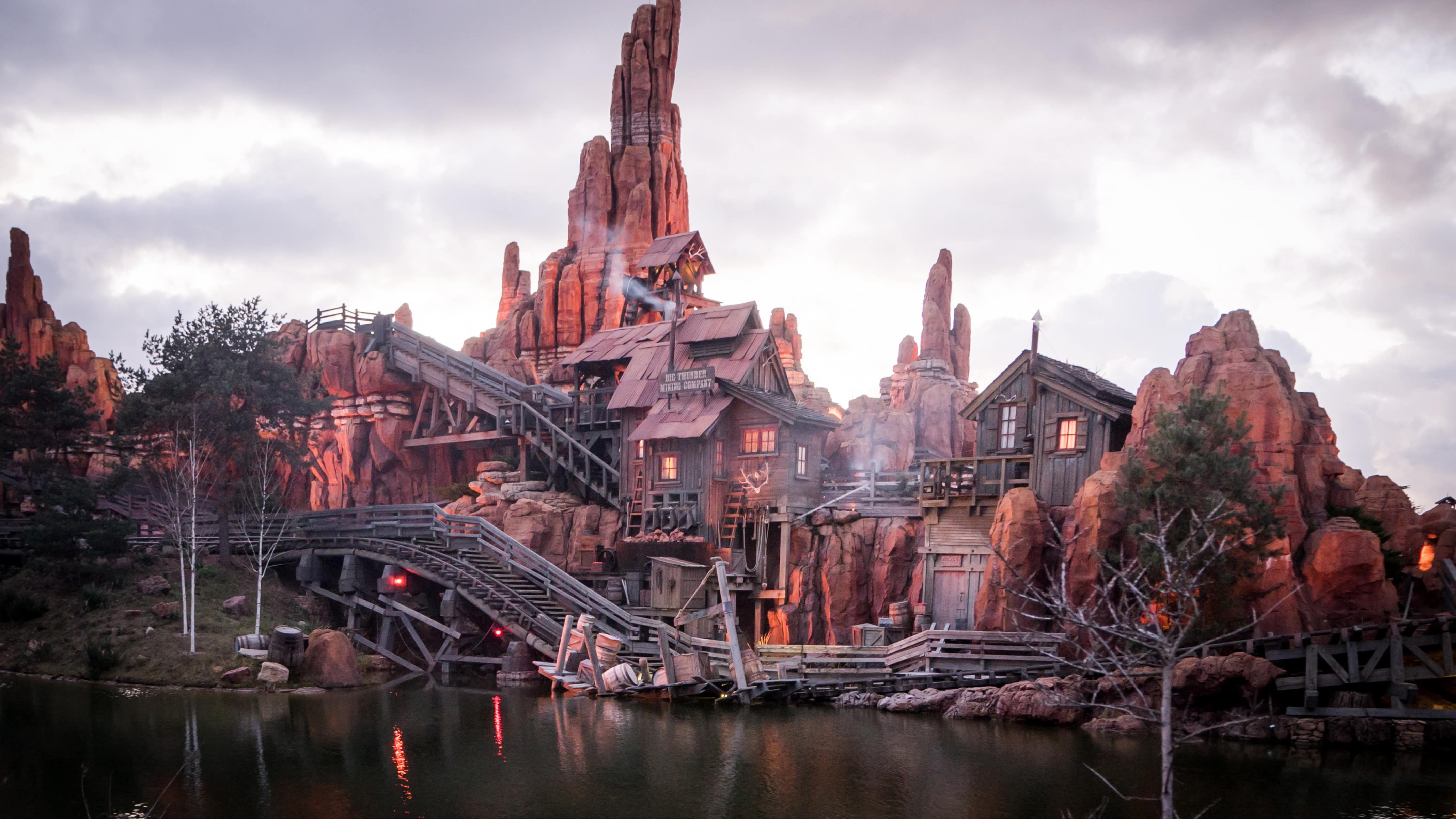 Attraction « Big Thunder Montain » à Disneyland Paris